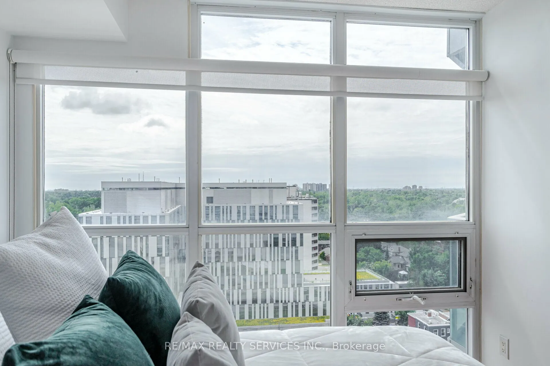 9 George Street N, #1408