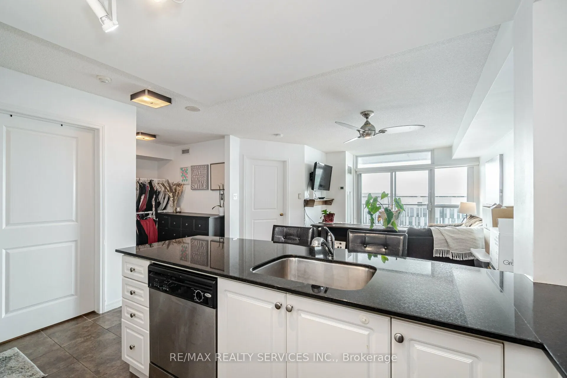9 George Street N, #1408