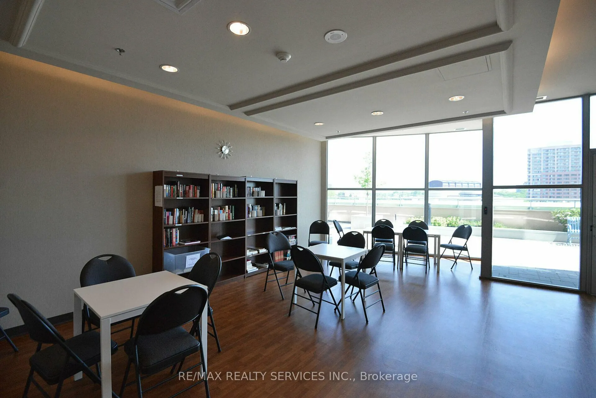 9 George Street N, #1408