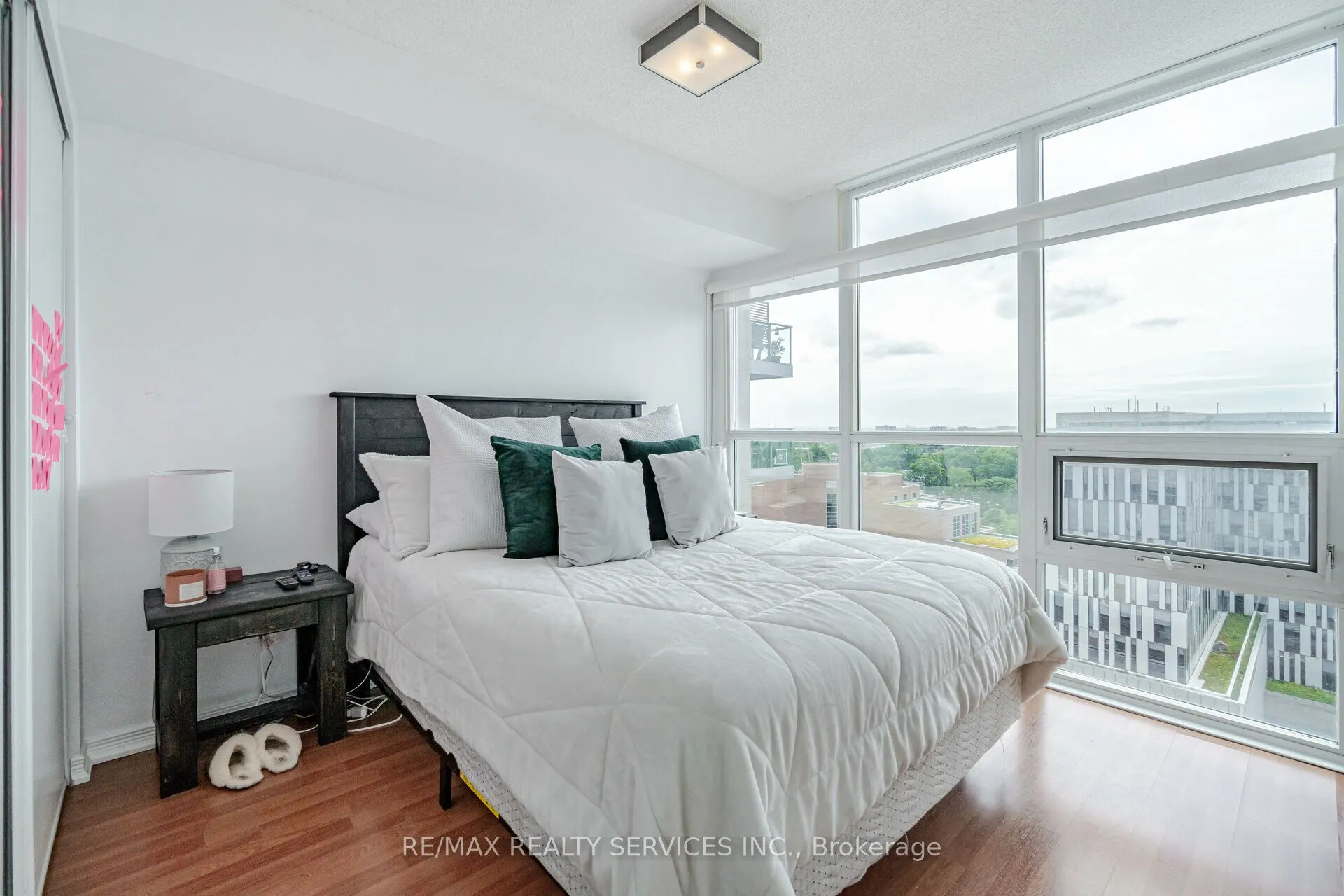 9 George Street N, #1408