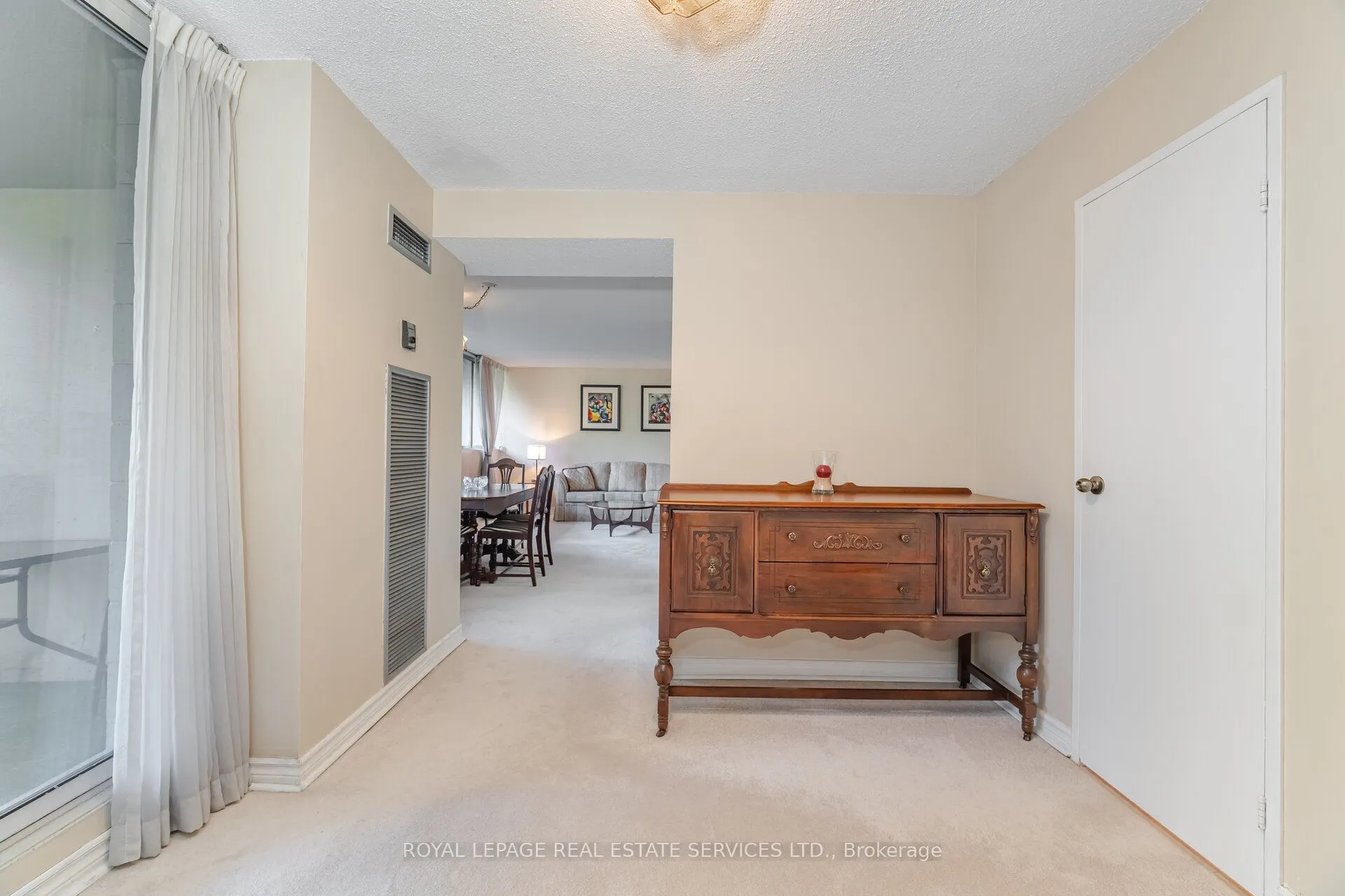 3590 Kaneff Crescent, #102