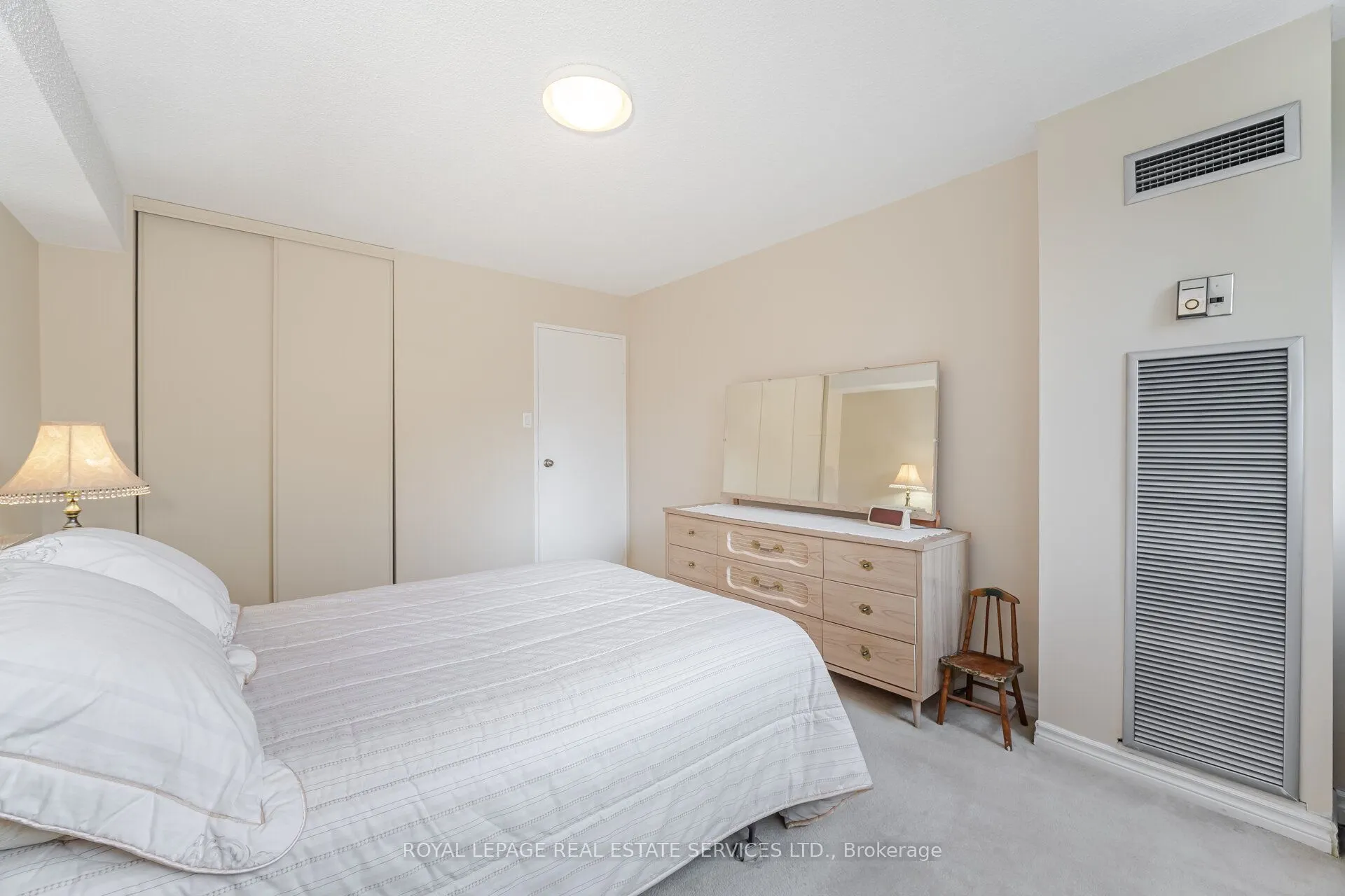 3590 Kaneff Crescent, #102