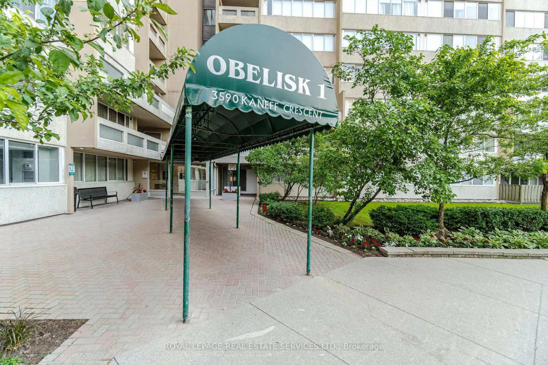 3590 Kaneff Crescent, #102