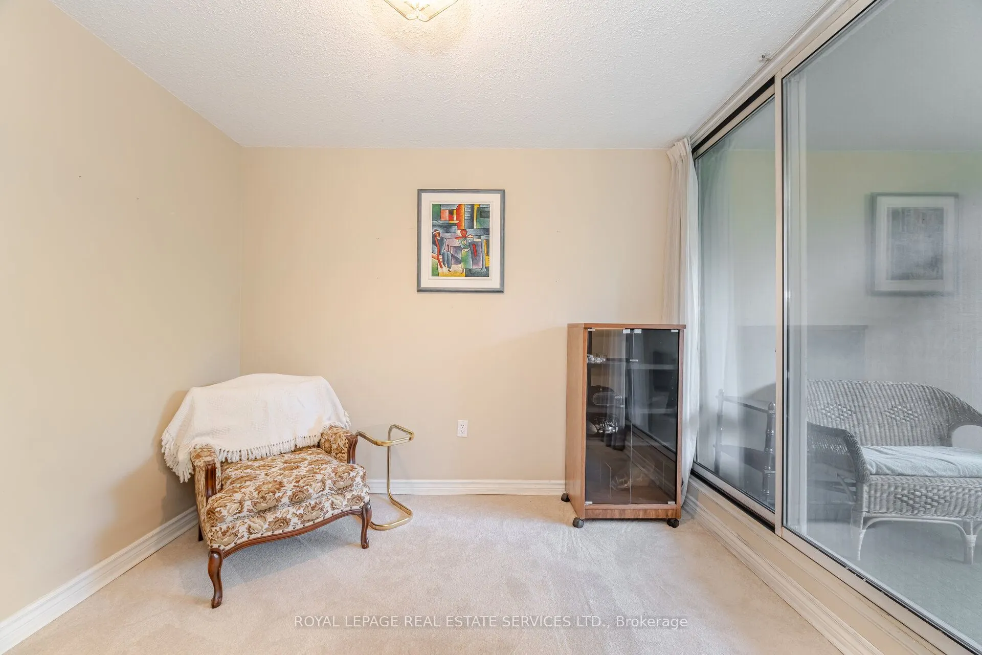 3590 Kaneff Crescent, #102
