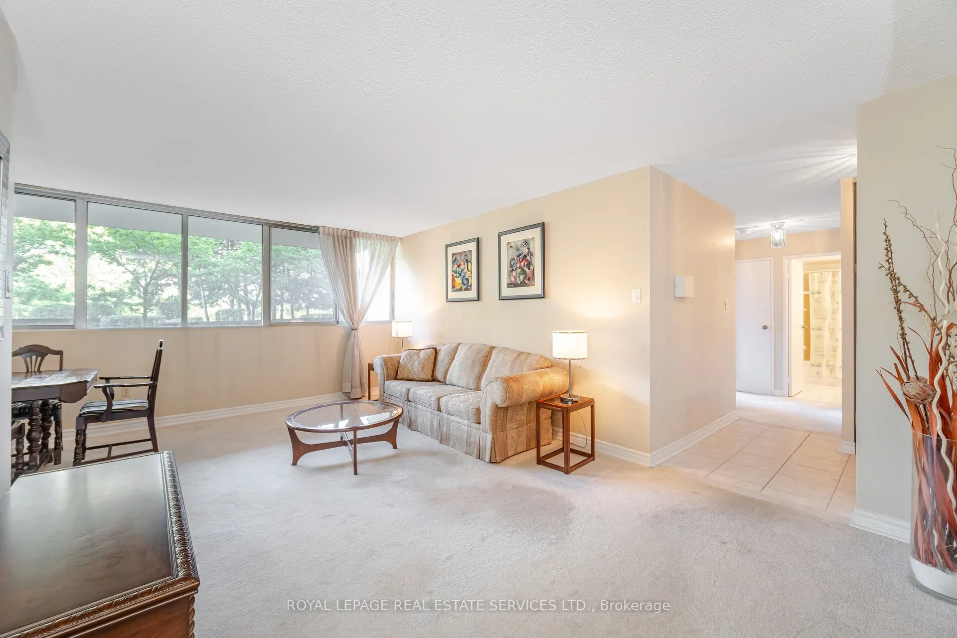 3590 Kaneff Crescent, #102
