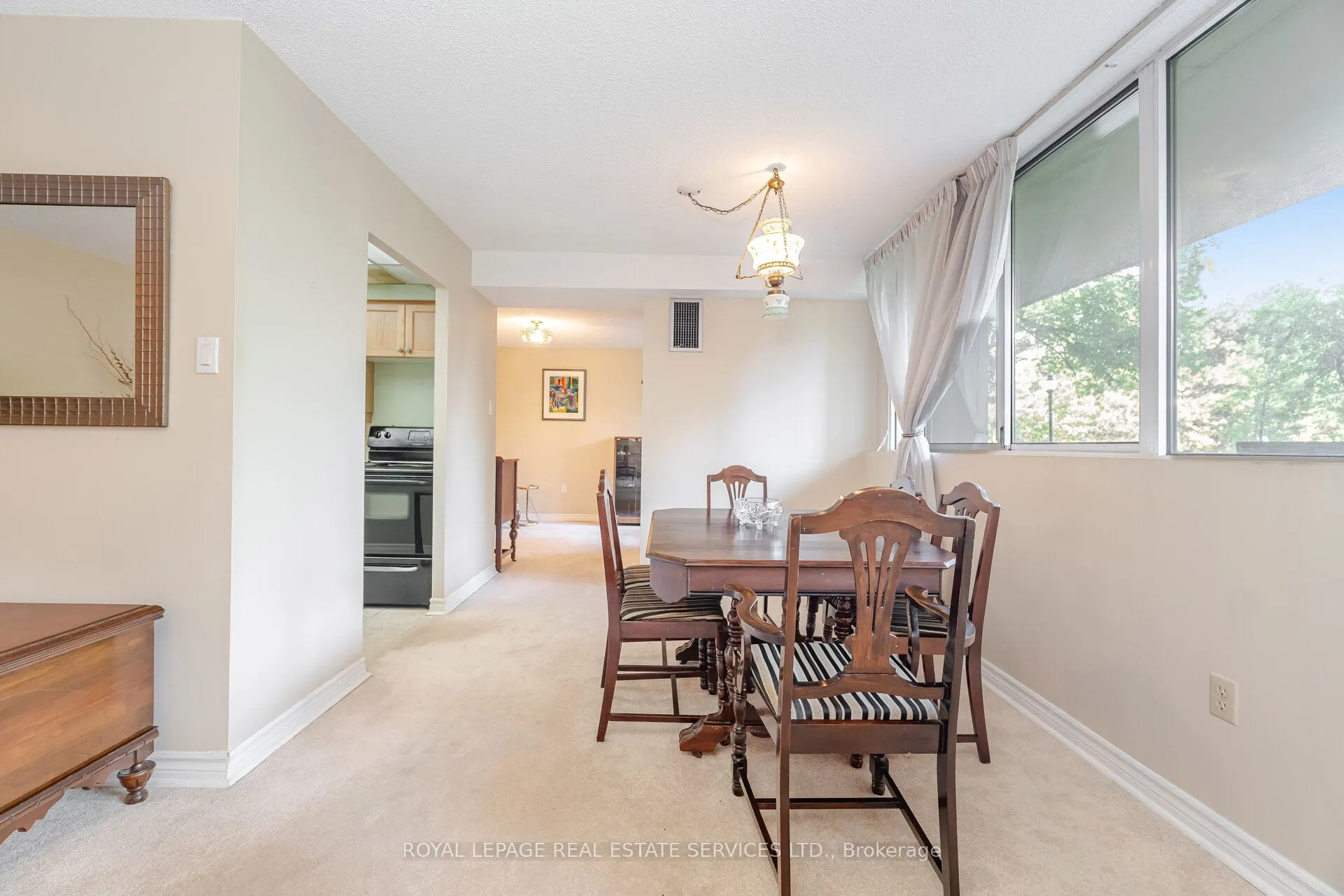 3590 Kaneff Crescent, #102