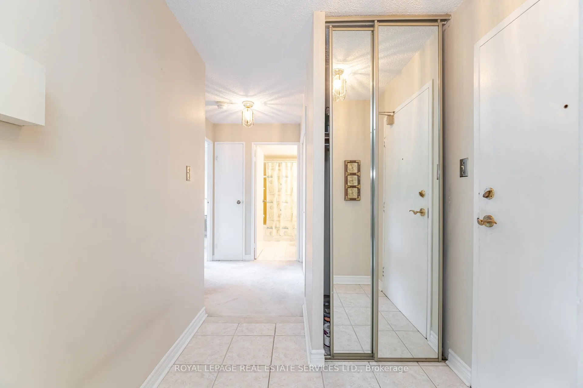3590 Kaneff Crescent, #102