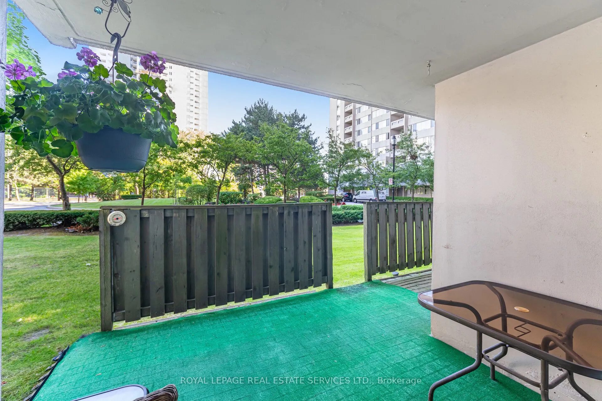3590 Kaneff Crescent, #102