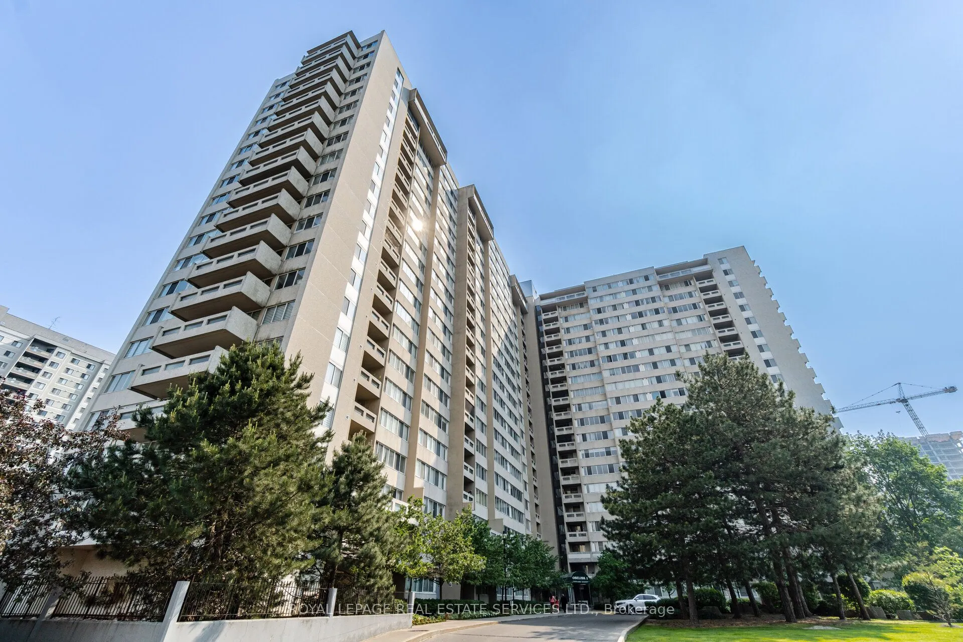 3590 Kaneff Crescent, #102