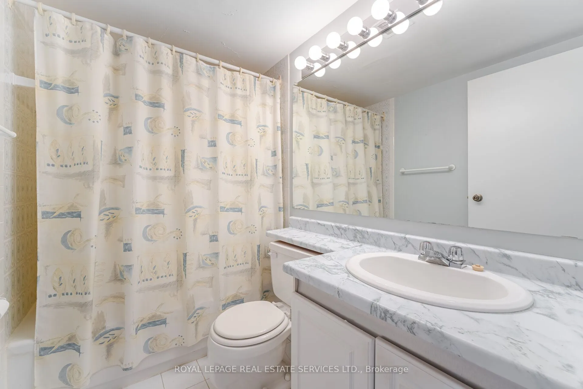 3590 Kaneff Crescent, #102