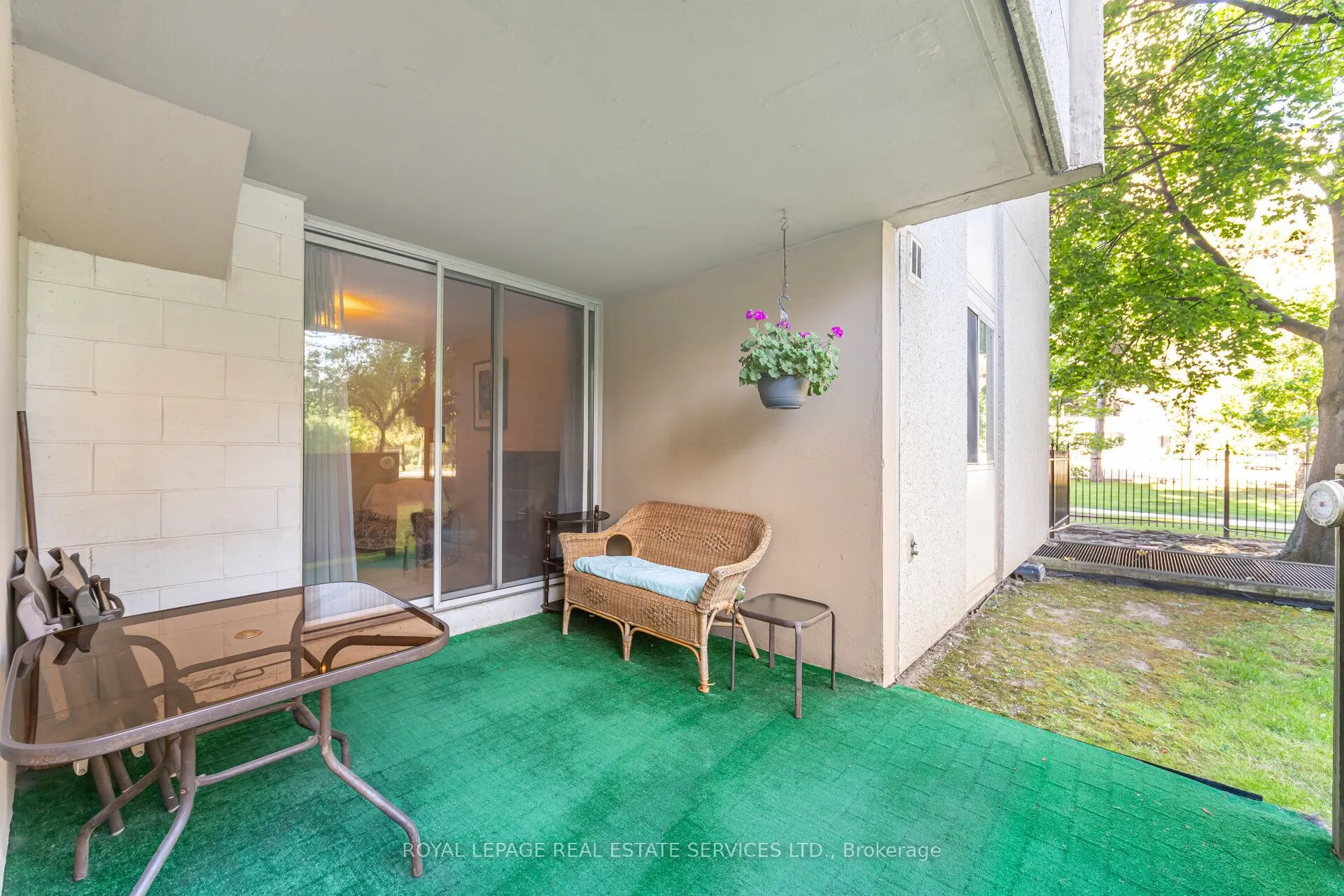 3590 Kaneff Crescent, #102