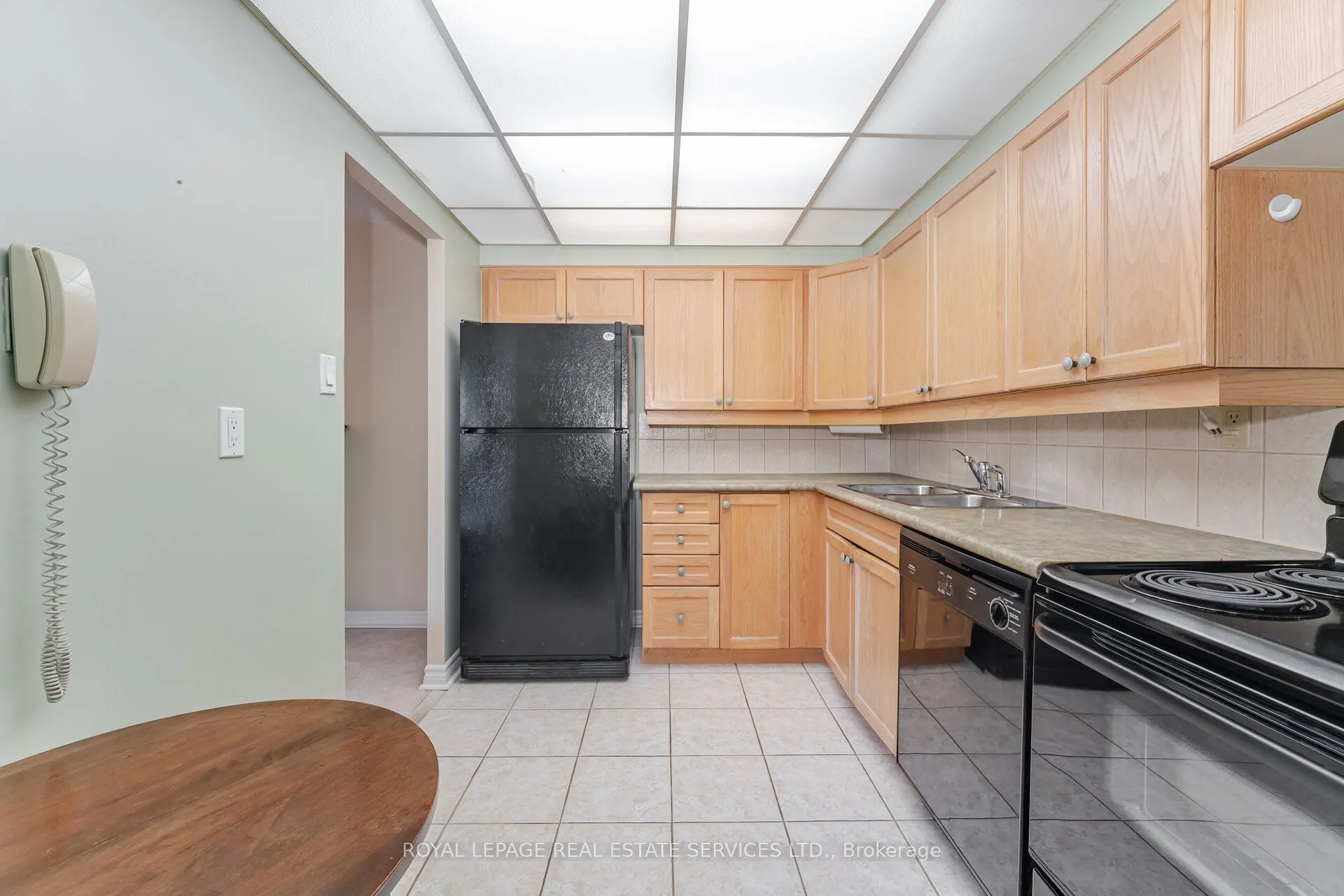 3590 Kaneff Crescent, #102
