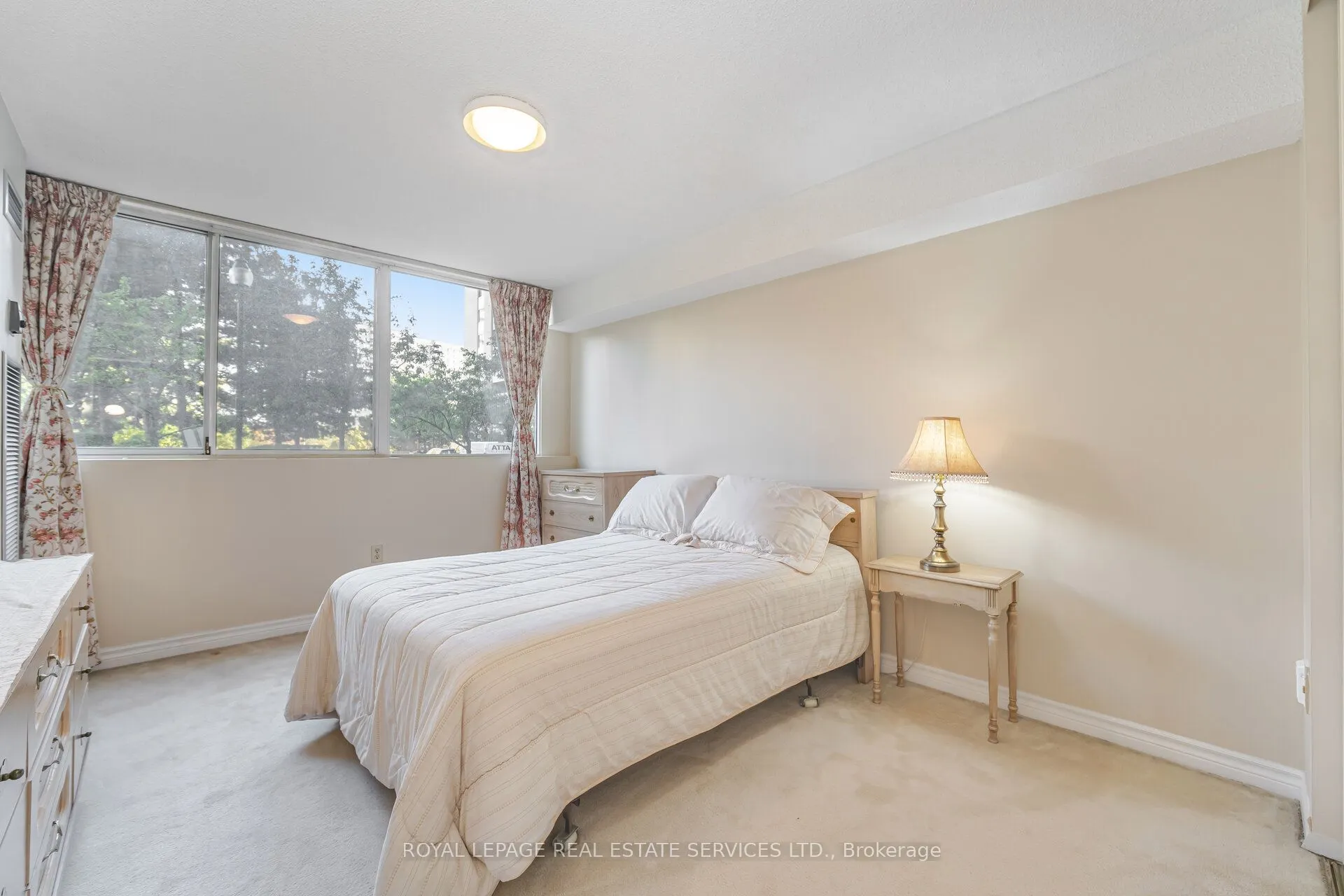 3590 Kaneff Crescent, #102