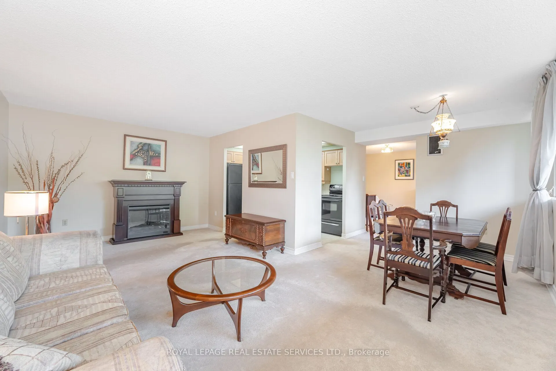 3590 Kaneff Crescent, #102