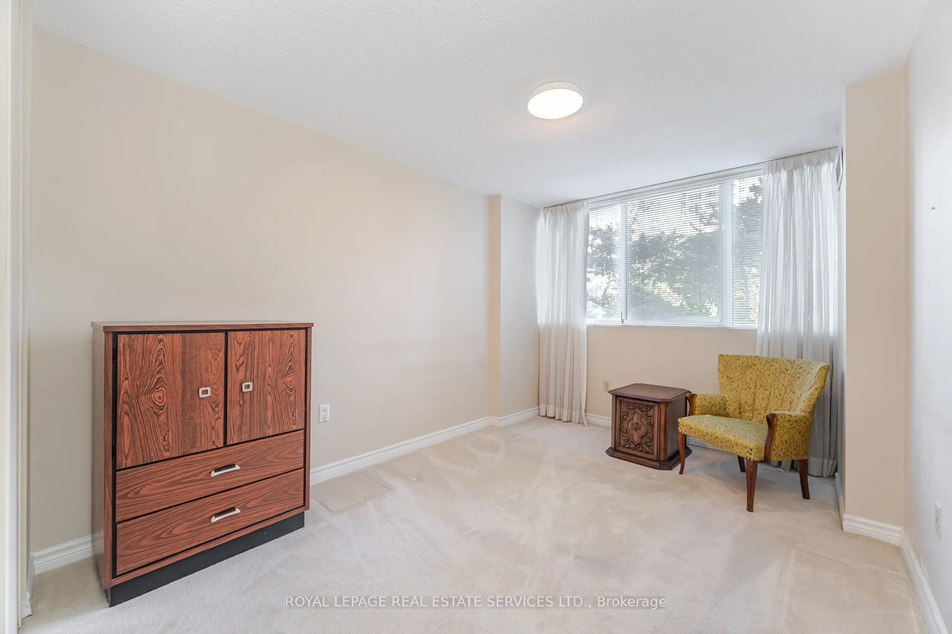 3590 Kaneff Crescent, #102