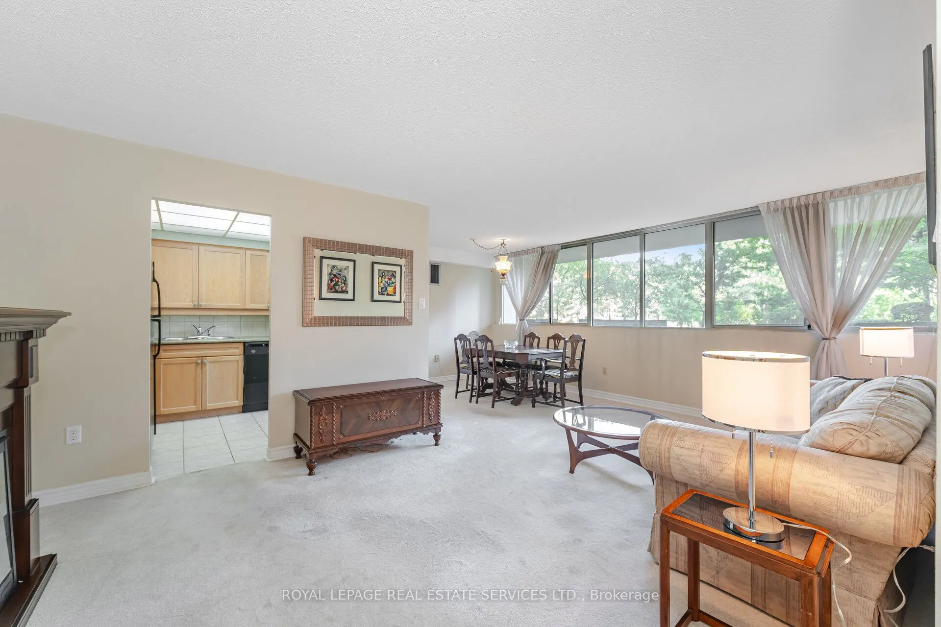 3590 Kaneff Crescent, #102
