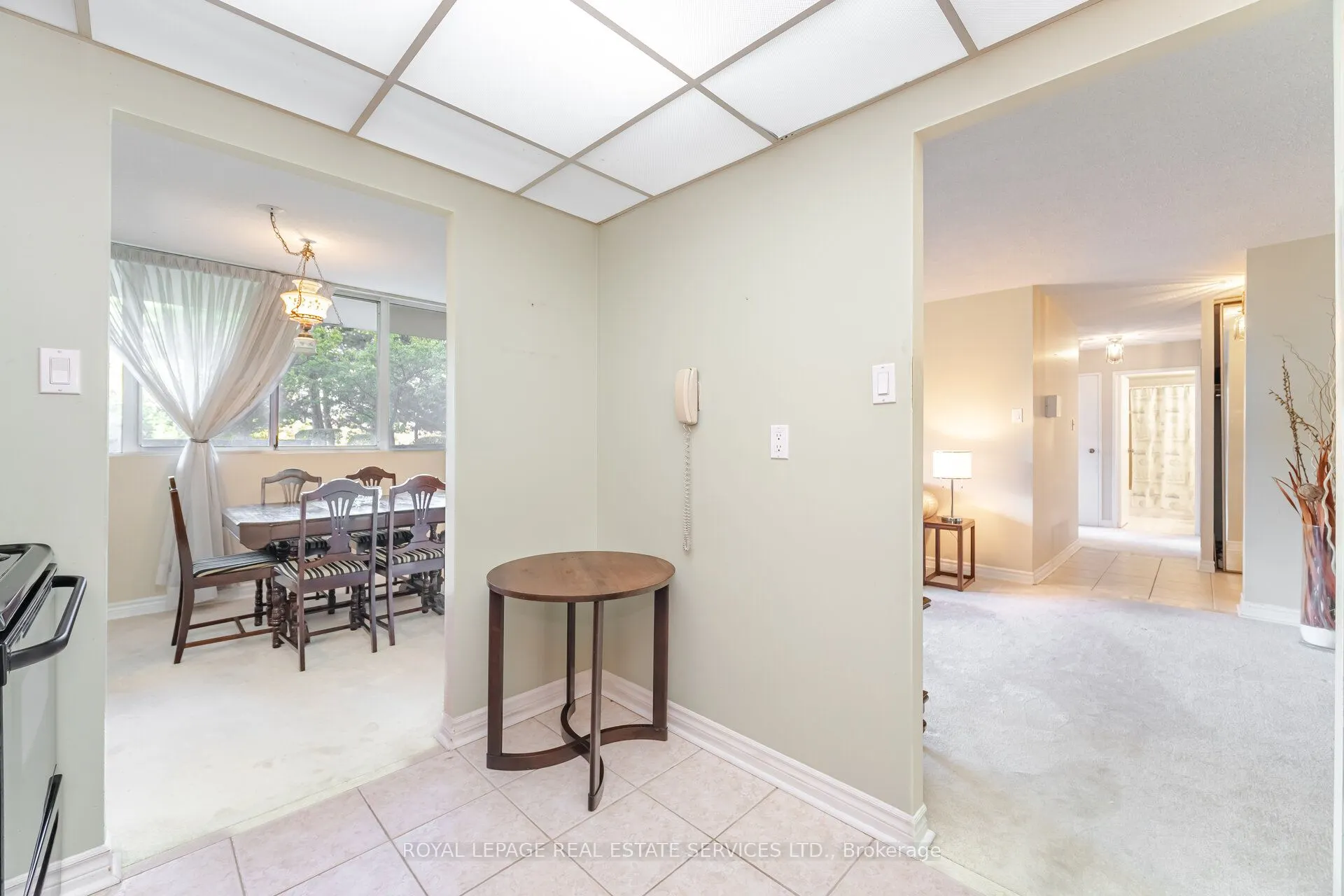 3590 Kaneff Crescent, #102