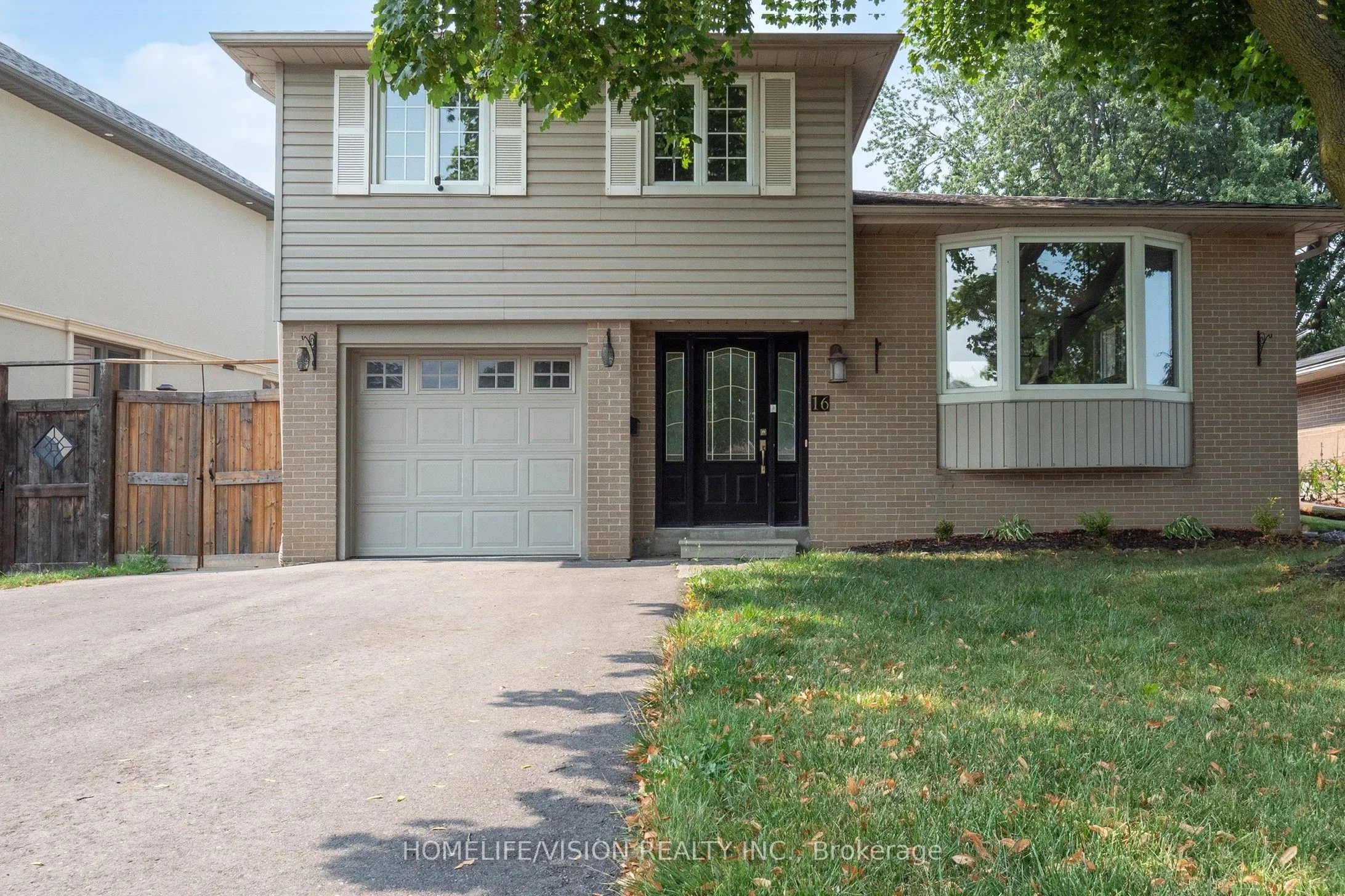 16 Palgrave Crescent