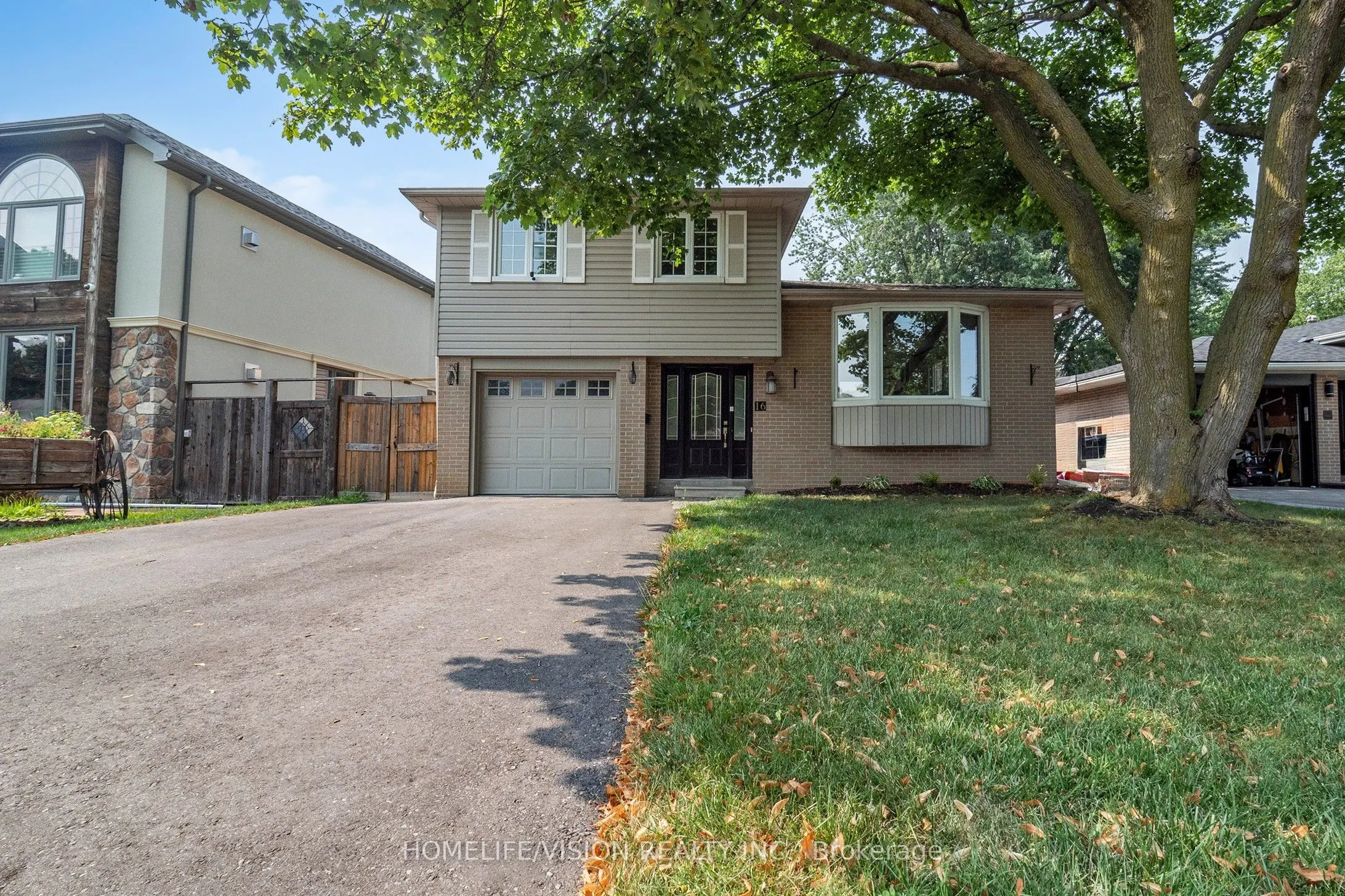 16 Palgrave Crescent
