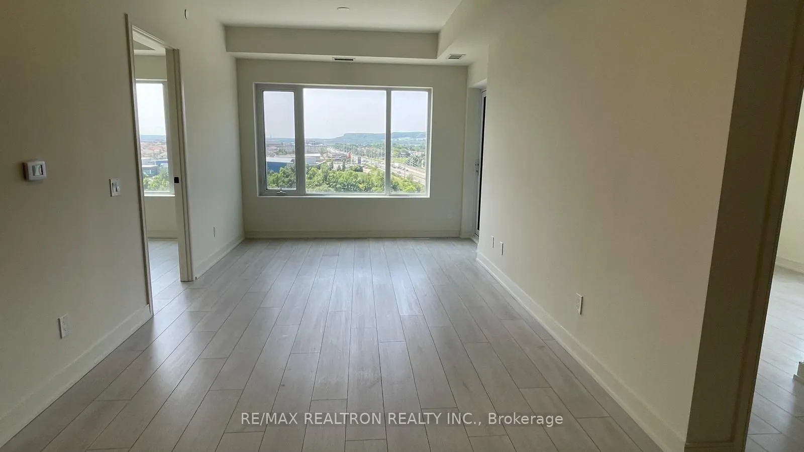 8010 Derry Road E, #807