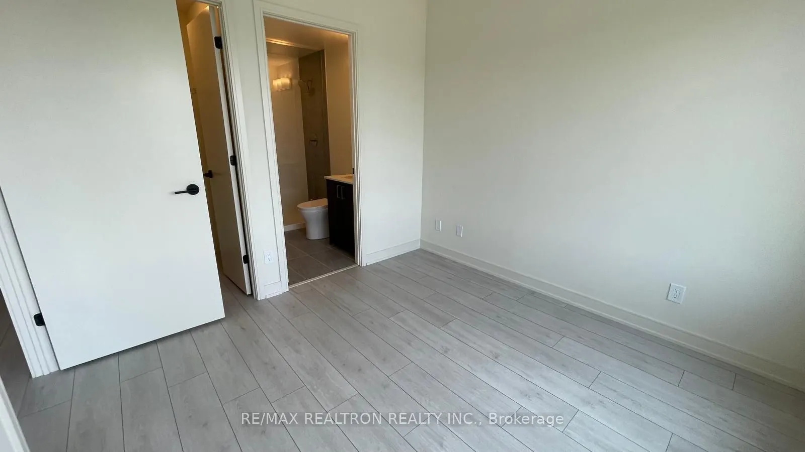 8010 Derry Road E, #807