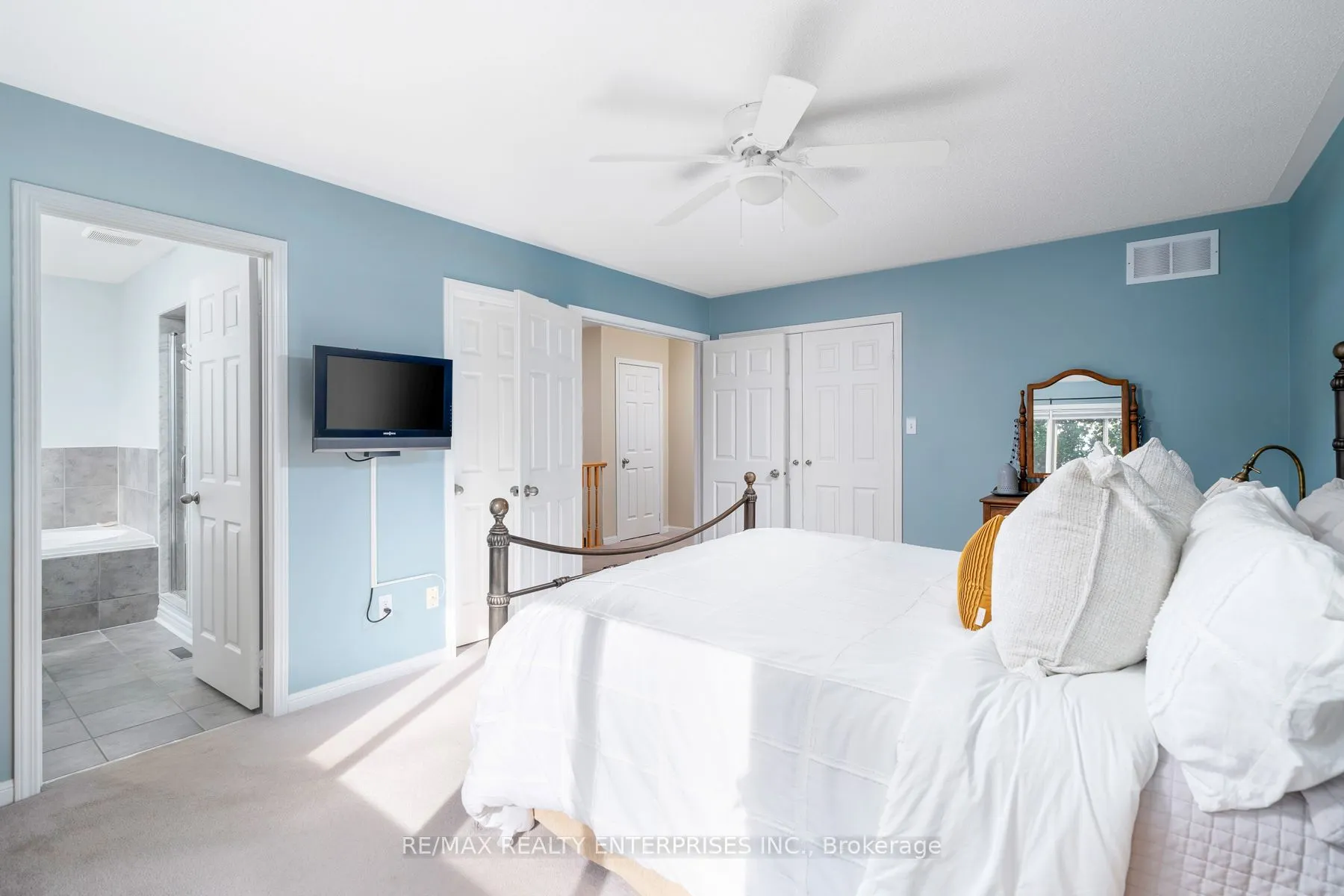 3941 Angus Walk