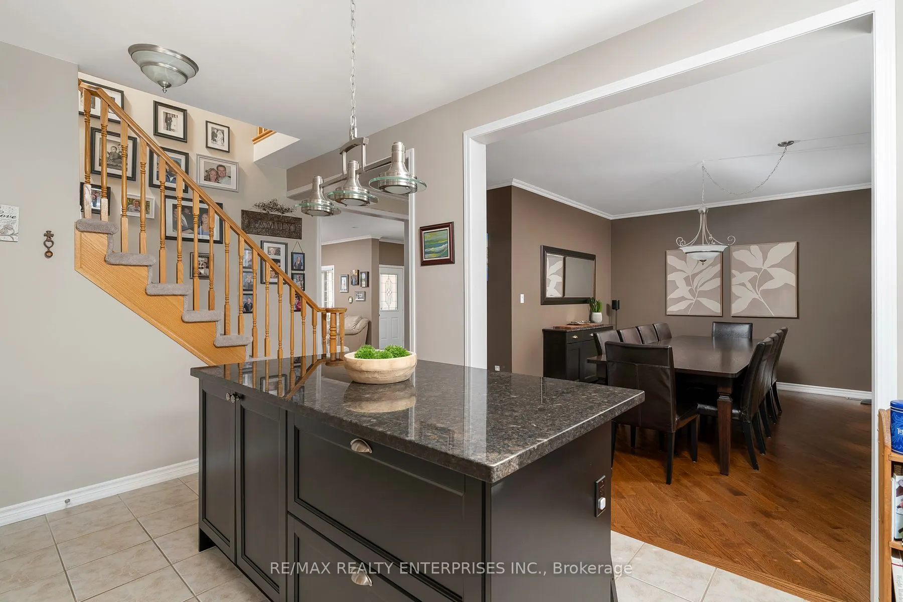 3941 Angus Walk