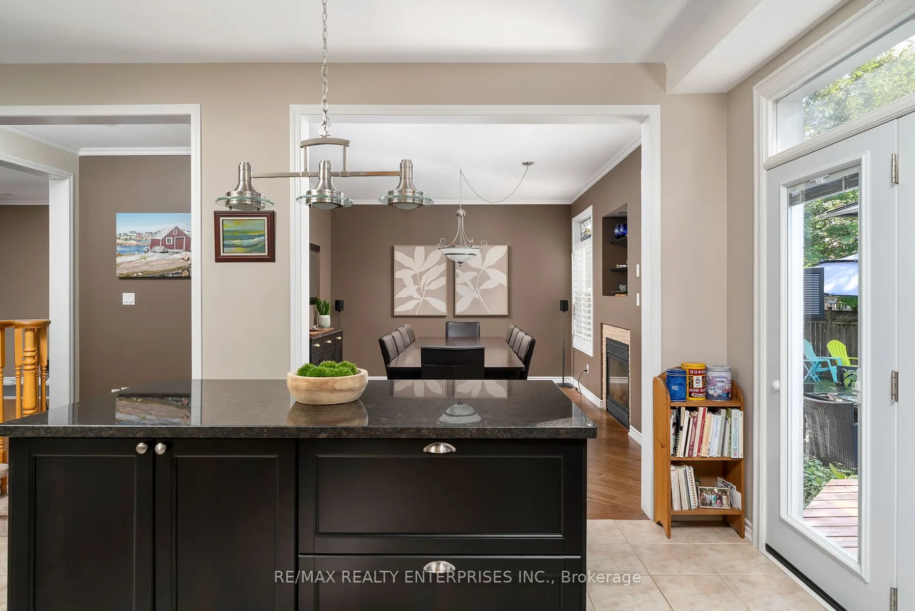 3941 Angus Walk
