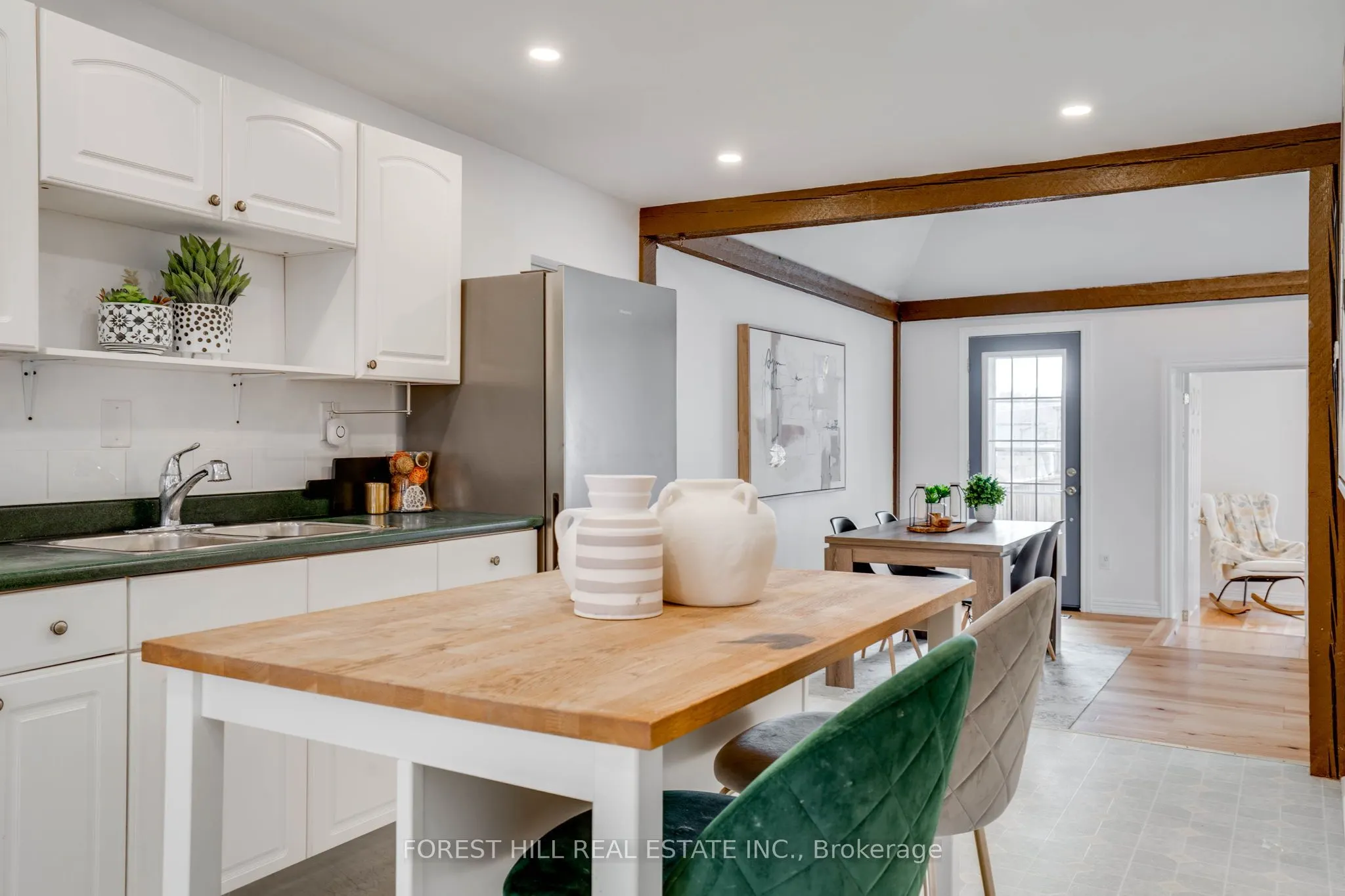 4053 Old Dundas Street