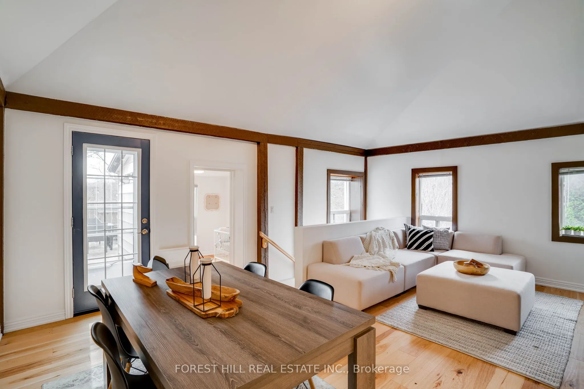 4053 Old Dundas Street