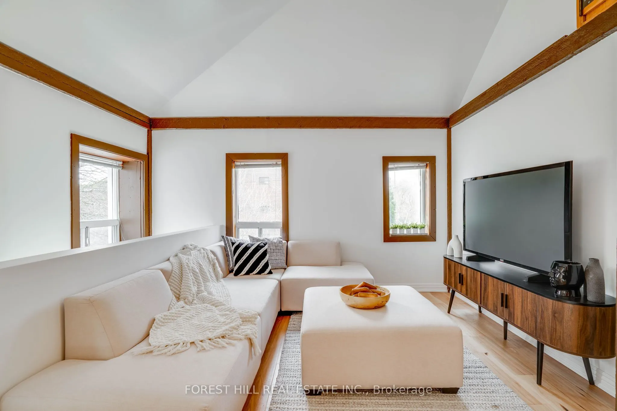 4053 Old Dundas Street