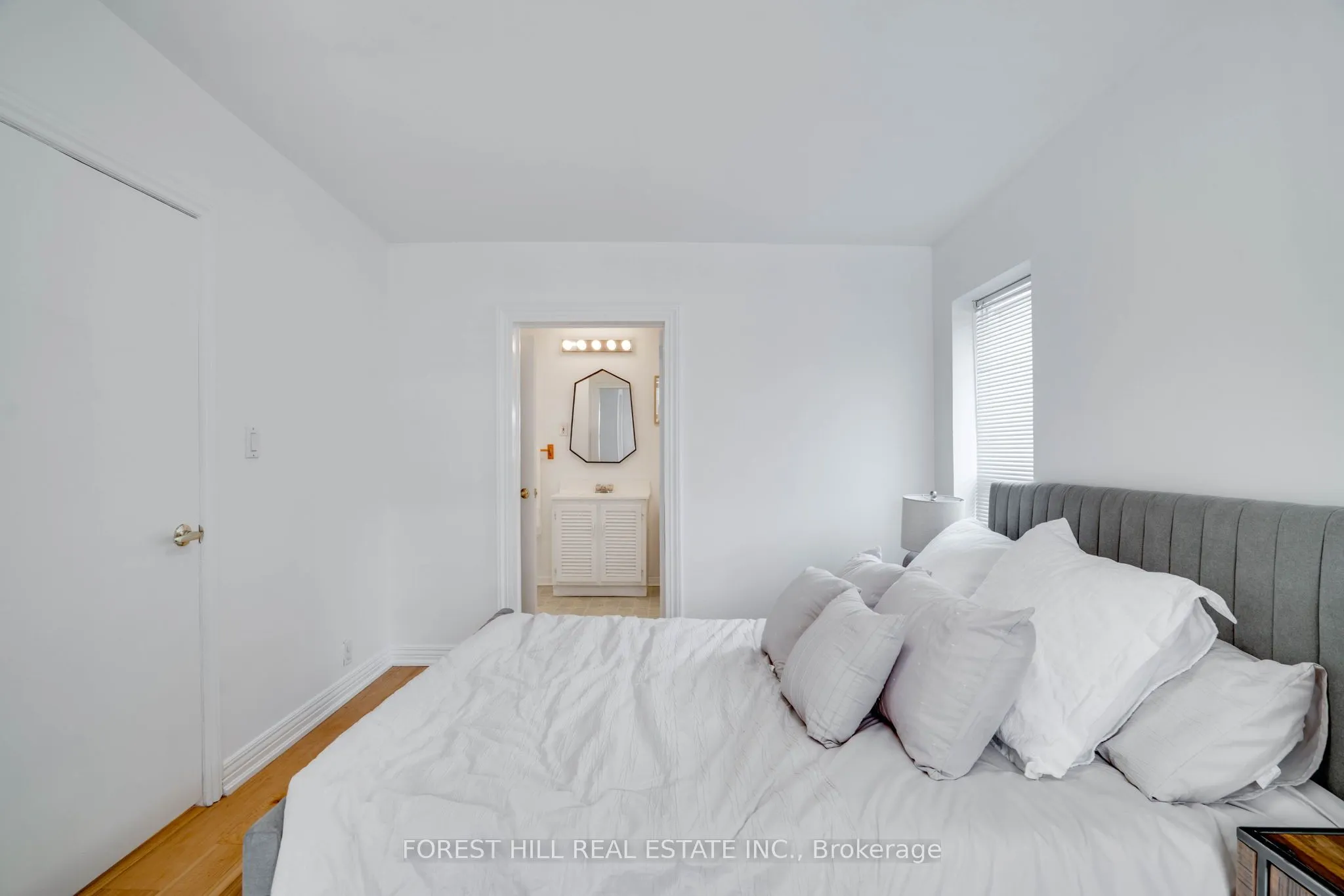 4053 Old Dundas Street