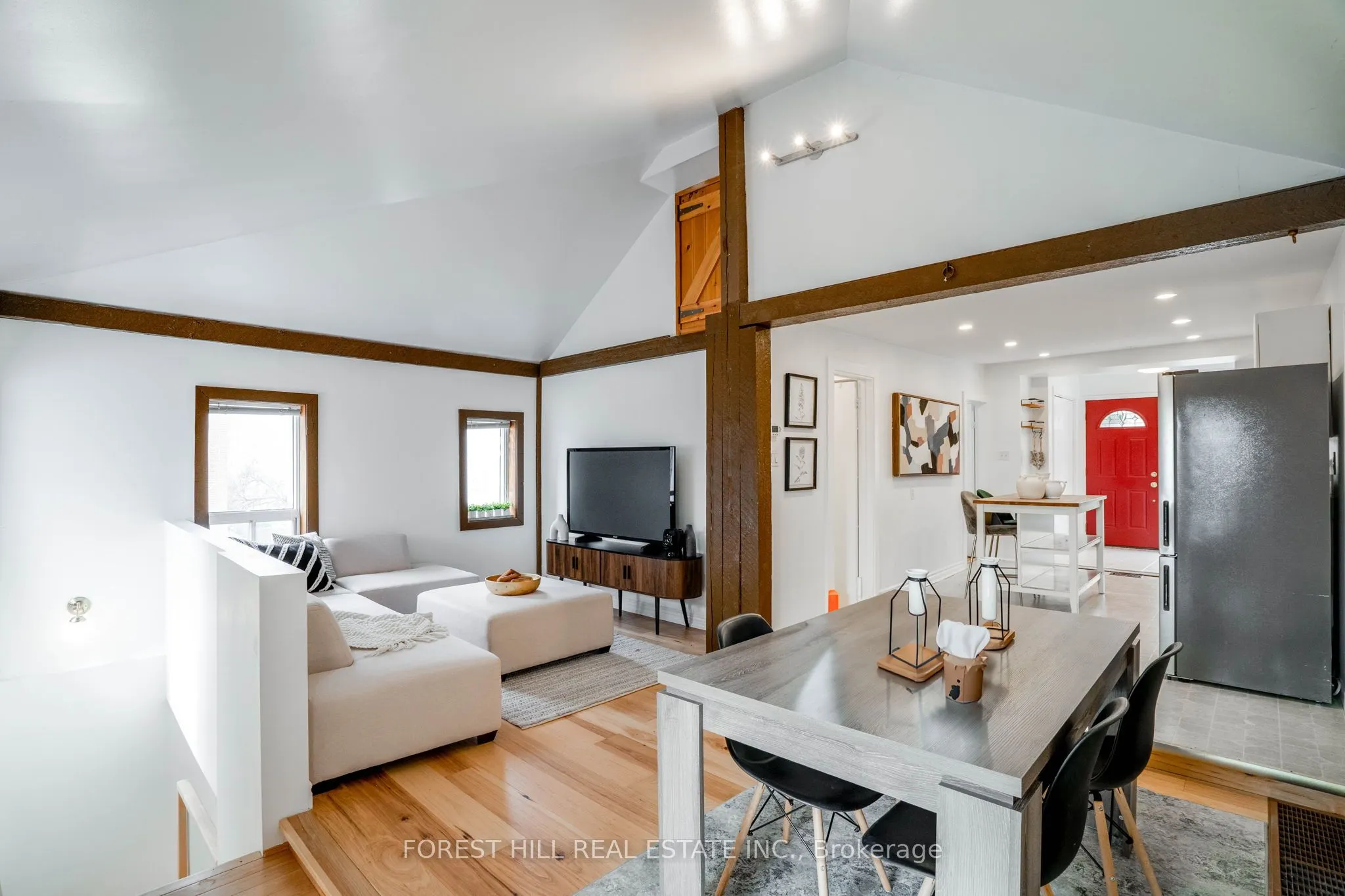 4053 Old Dundas Street