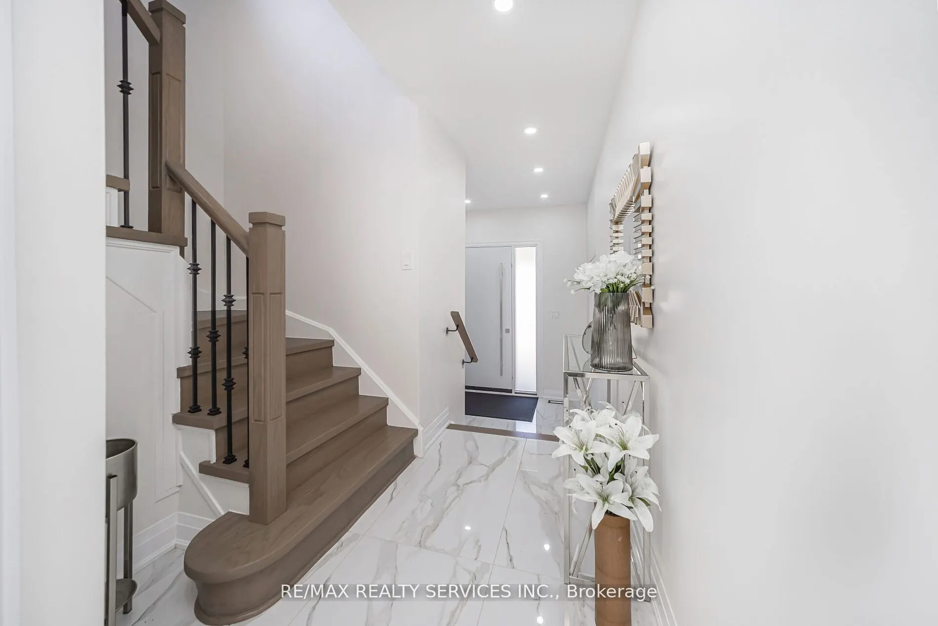 10 Linderwood Drive