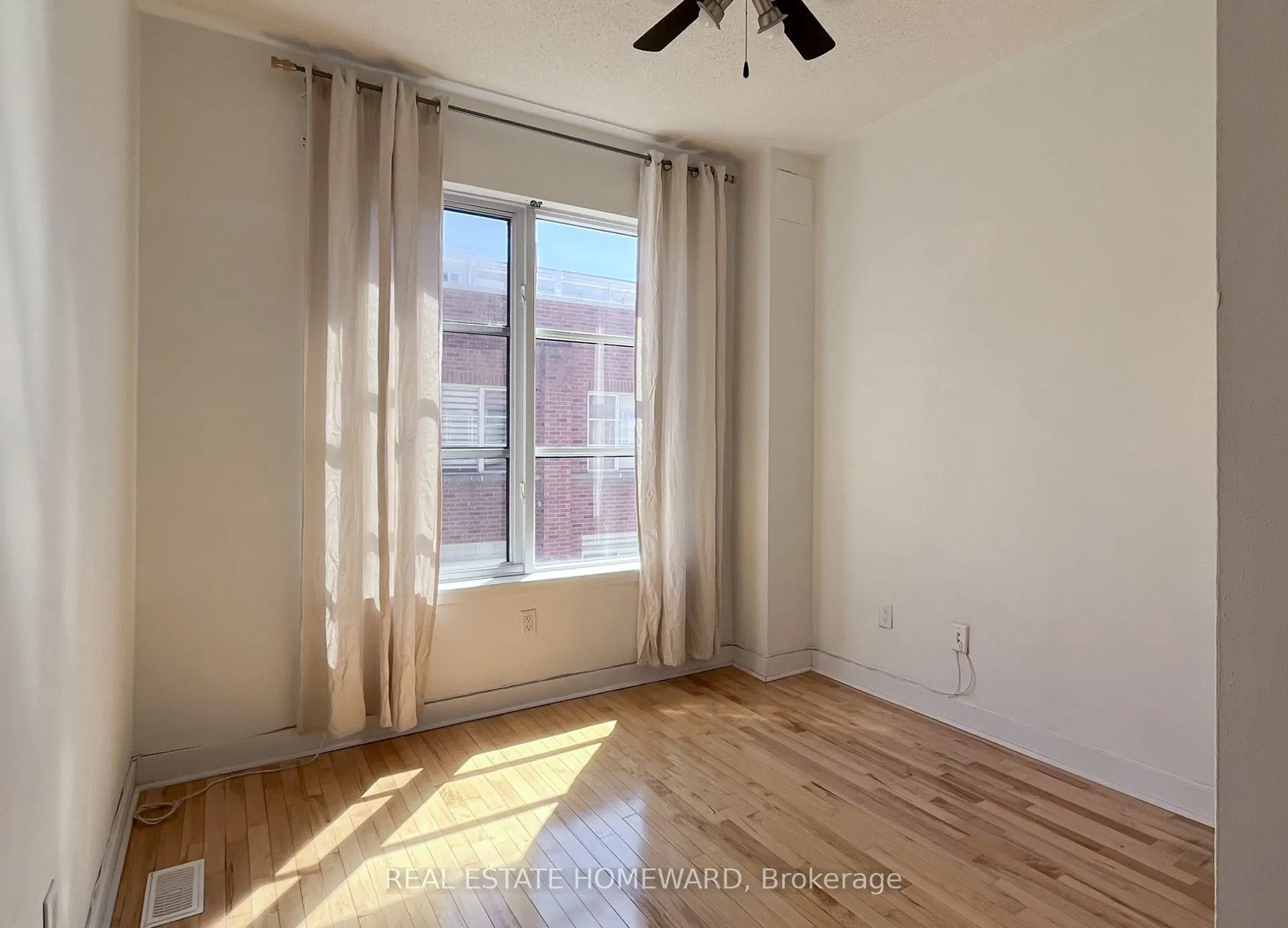 23 Dekoven Mews, #3