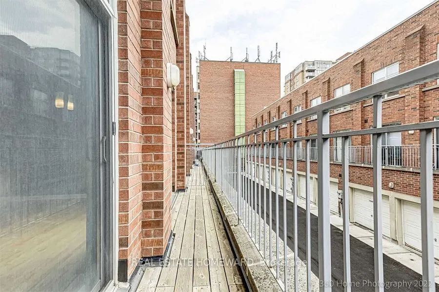 23 Dekoven Mews, #3