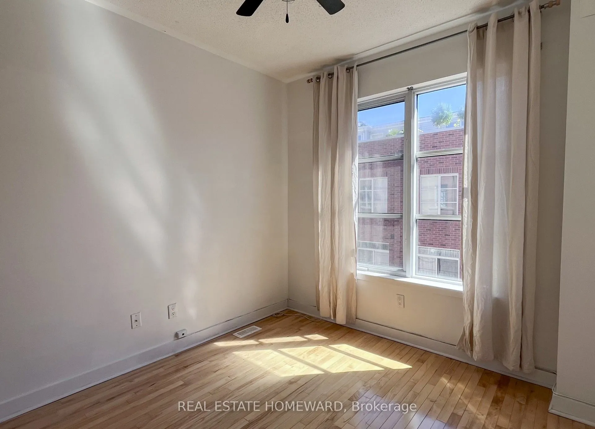 23 Dekoven Mews, #3