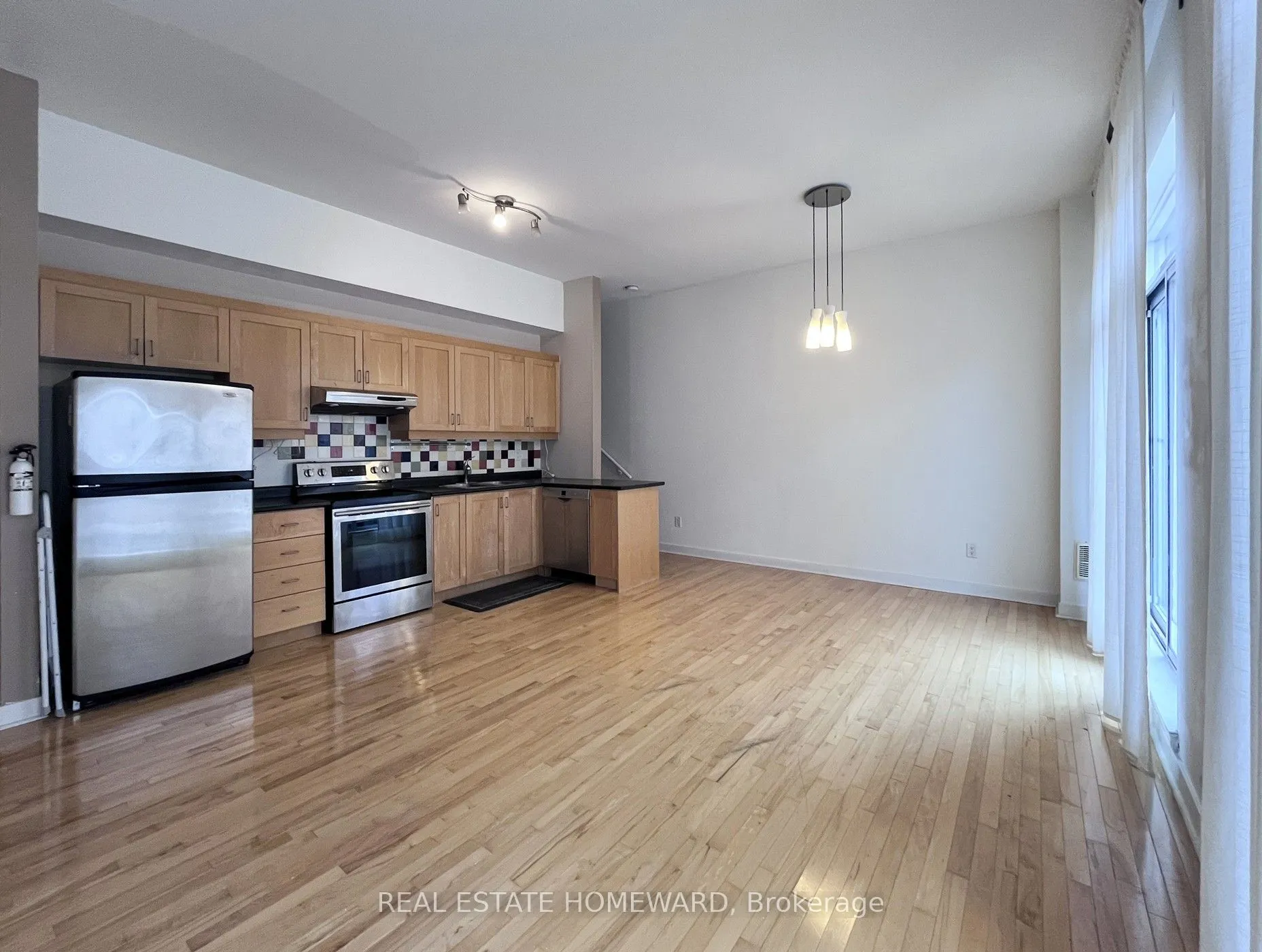 23 Dekoven Mews, #3