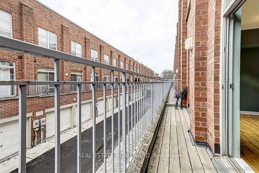 23 Dekoven Mews, #3