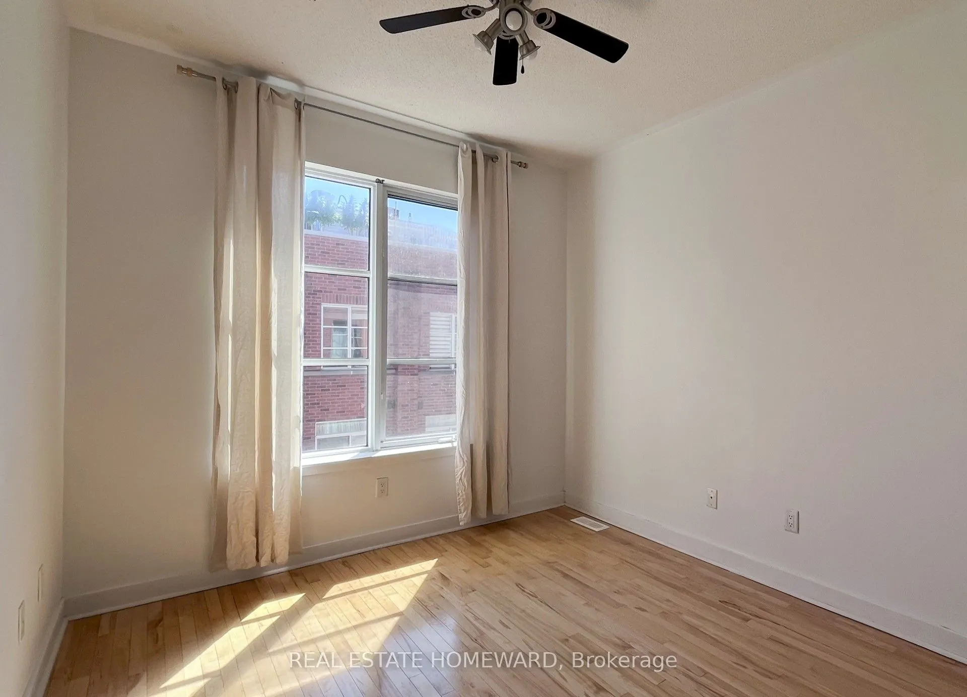 23 Dekoven Mews, #3