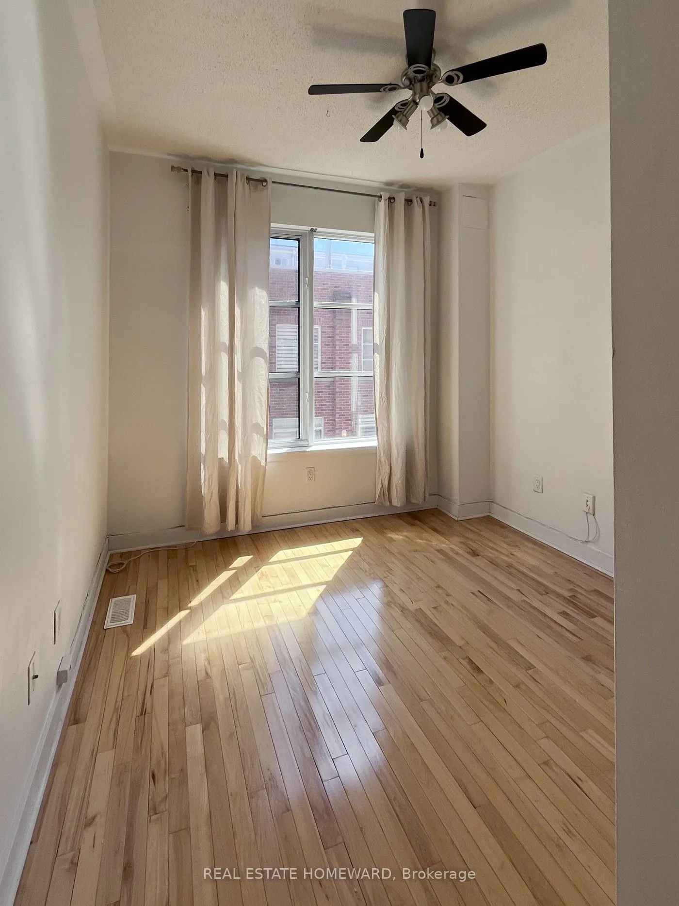 23 Dekoven Mews, #3