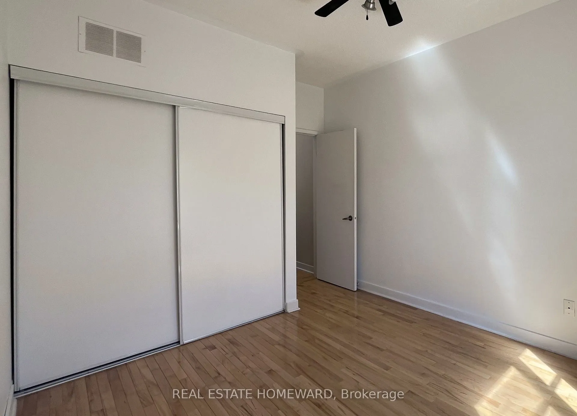 23 Dekoven Mews, #3