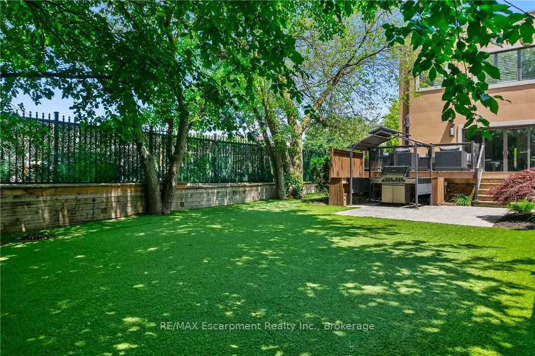 82 Brant Street