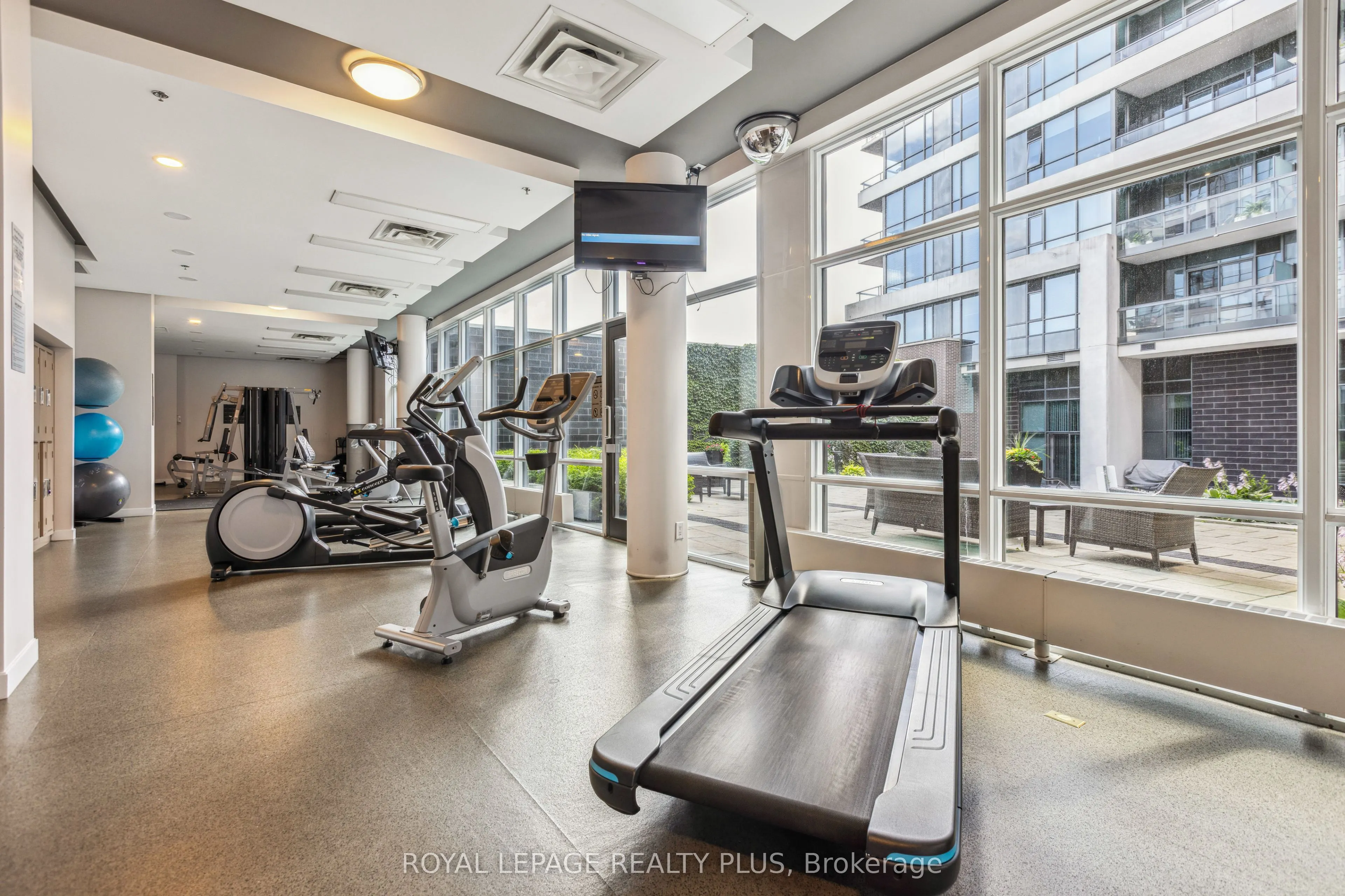1 Hurontario Street, #403