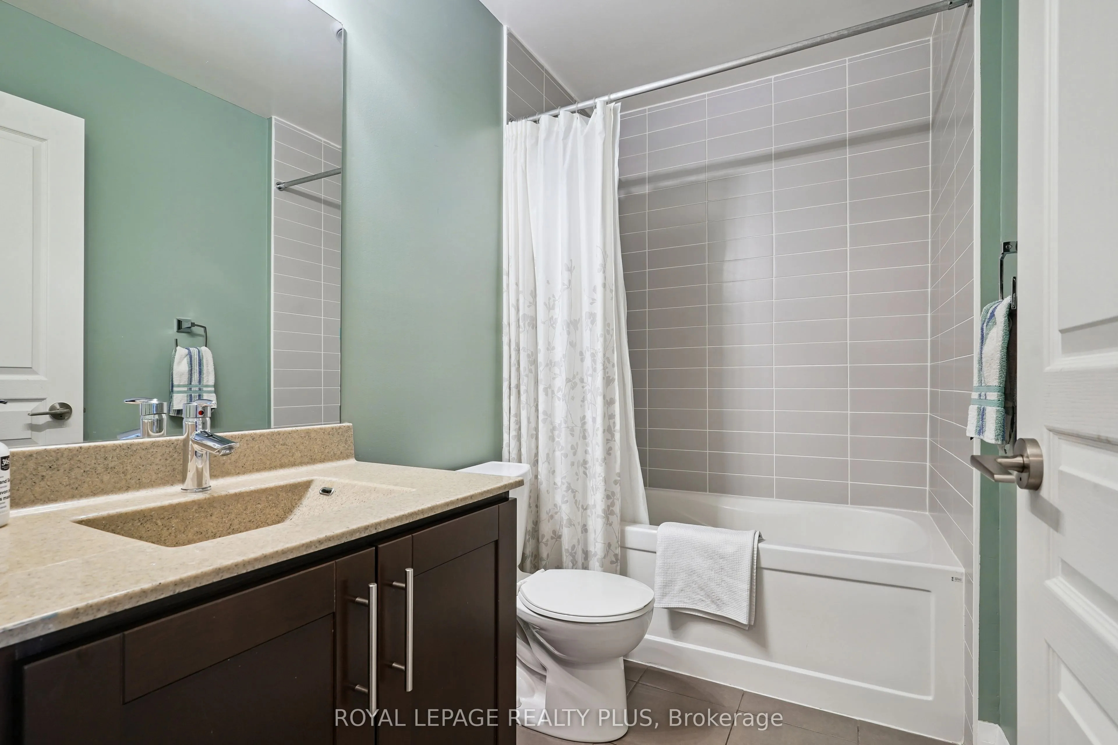 1 Hurontario Street, #403