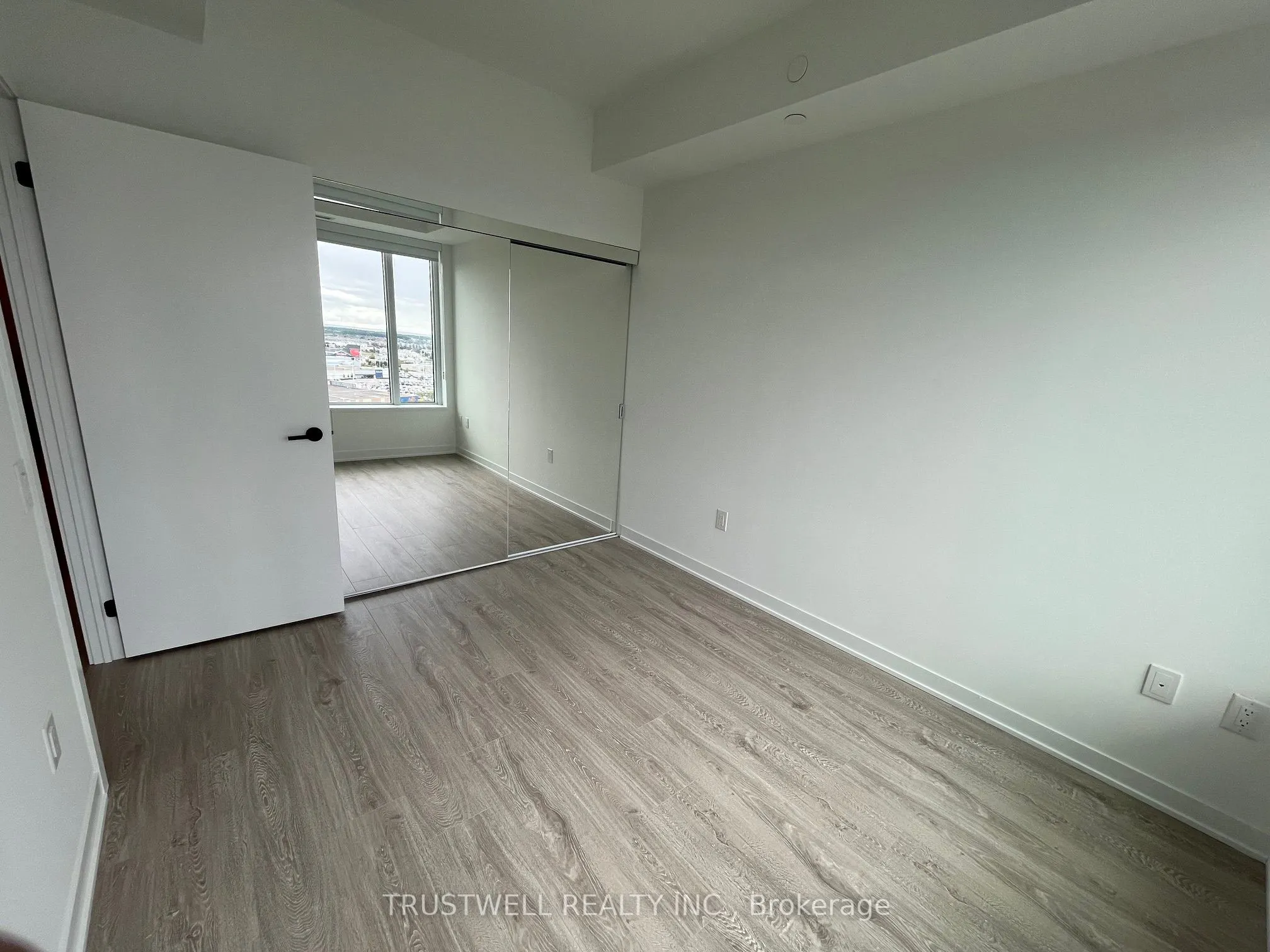 2495 Eglinton Avenue W, #1605