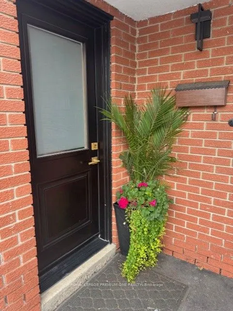 14 Bramhall Court