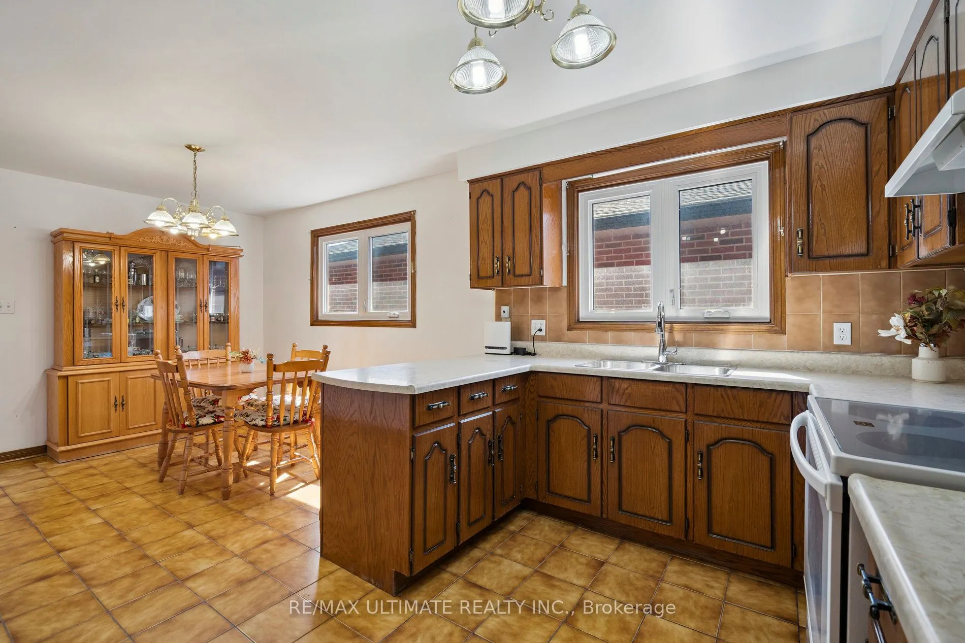 14 SYNDICATE Avenue