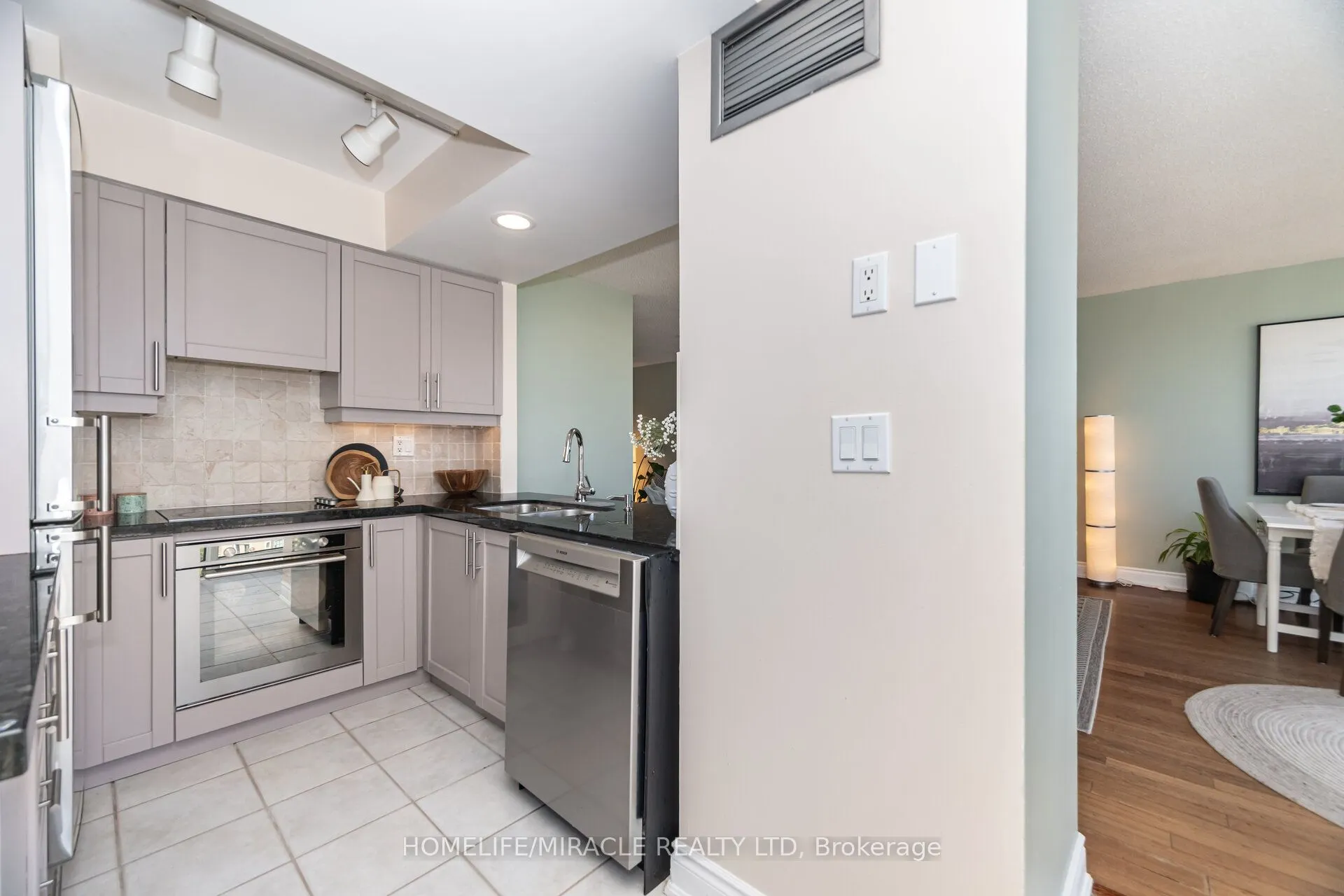 50 eglinton Avenue W, #1701