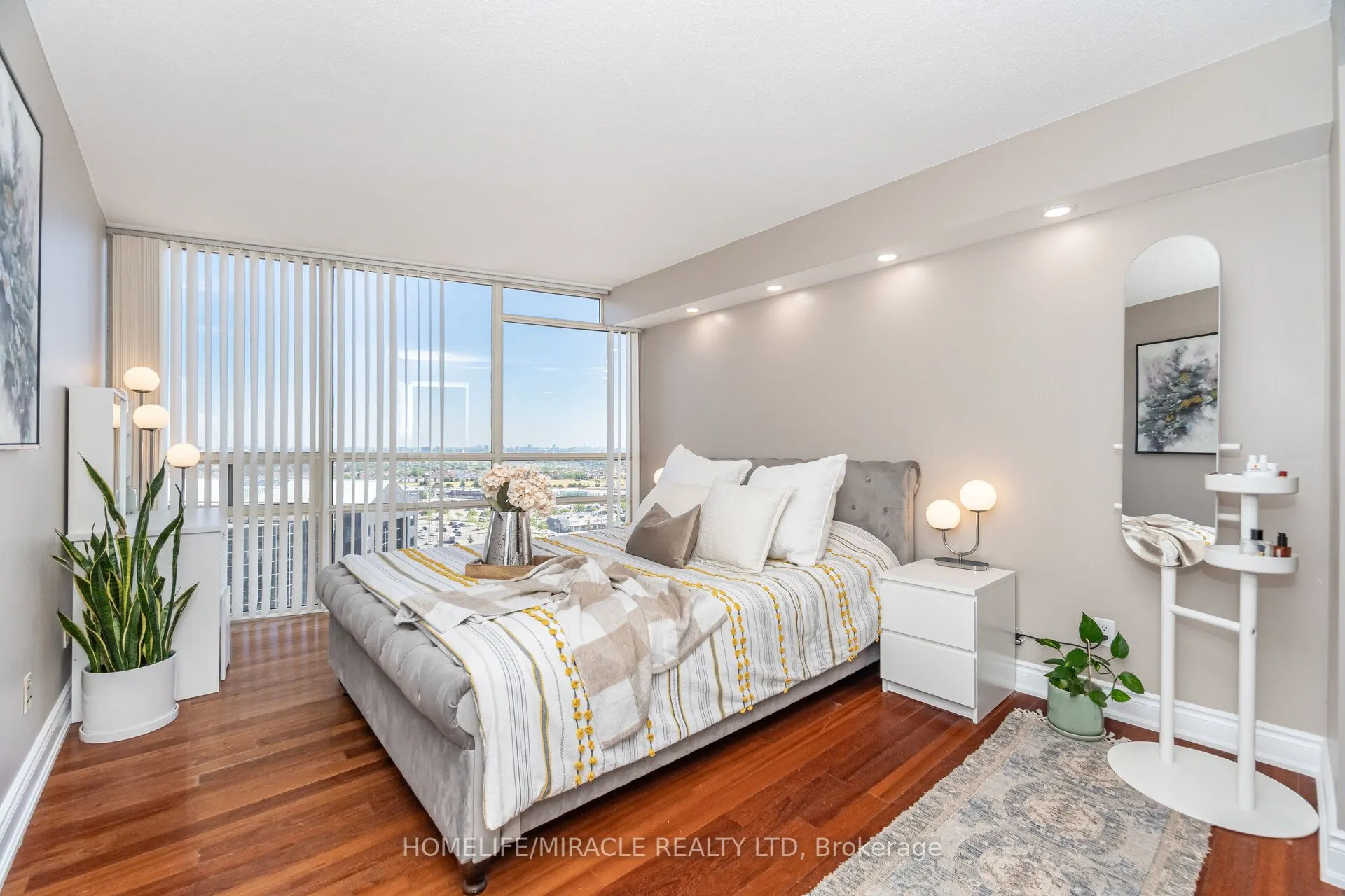 50 eglinton Avenue W, #1701